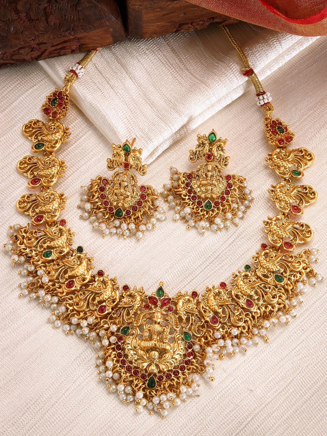 

KARATCART Gold Plated Kundan Studded Jewellery Set