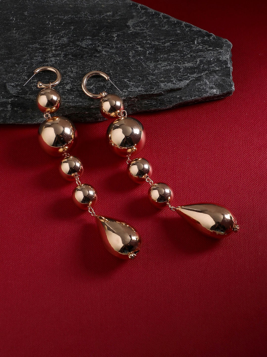 

SOHI Gold-Plated Drop Earrings