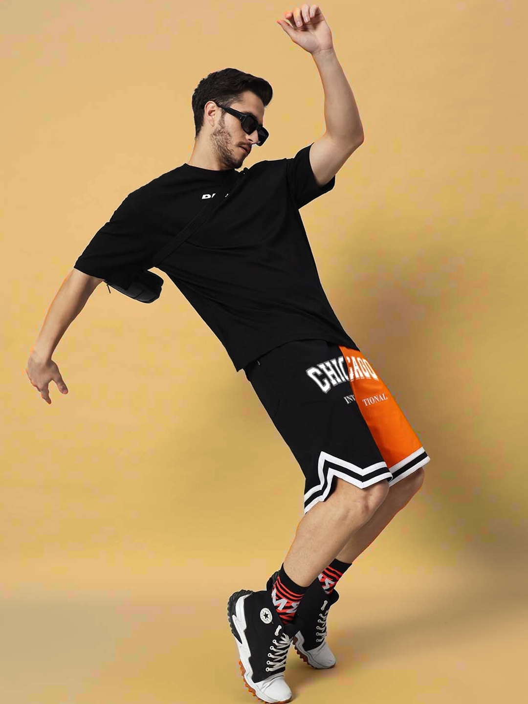 

WEARDUDS Men Chicago Printed Pure Cotton Shorts, Orange