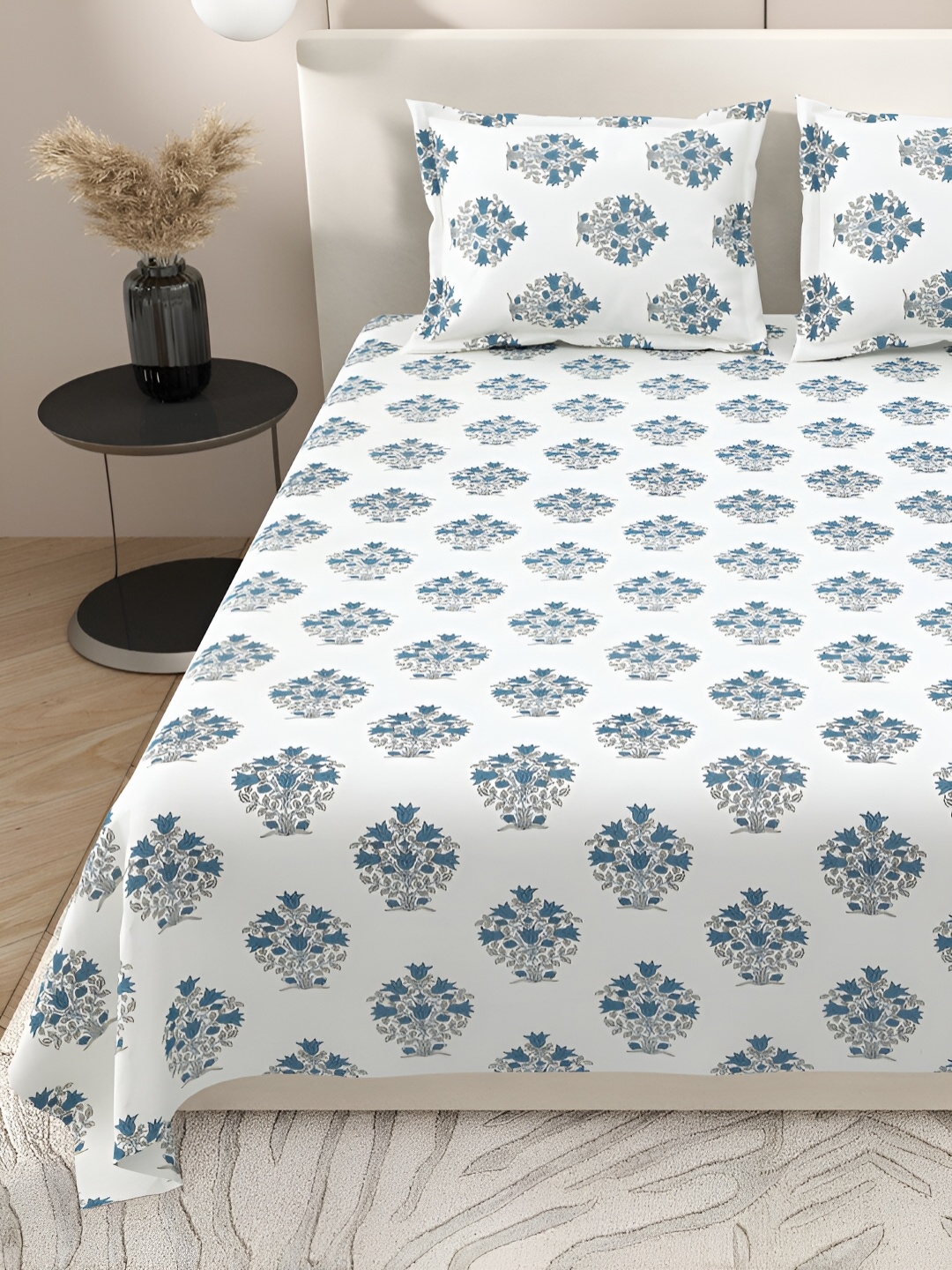 

BELLA CASA Blue & White Ethnic Motifs Cotton 200 TC King Bedsheet With 2 Pillow Covers