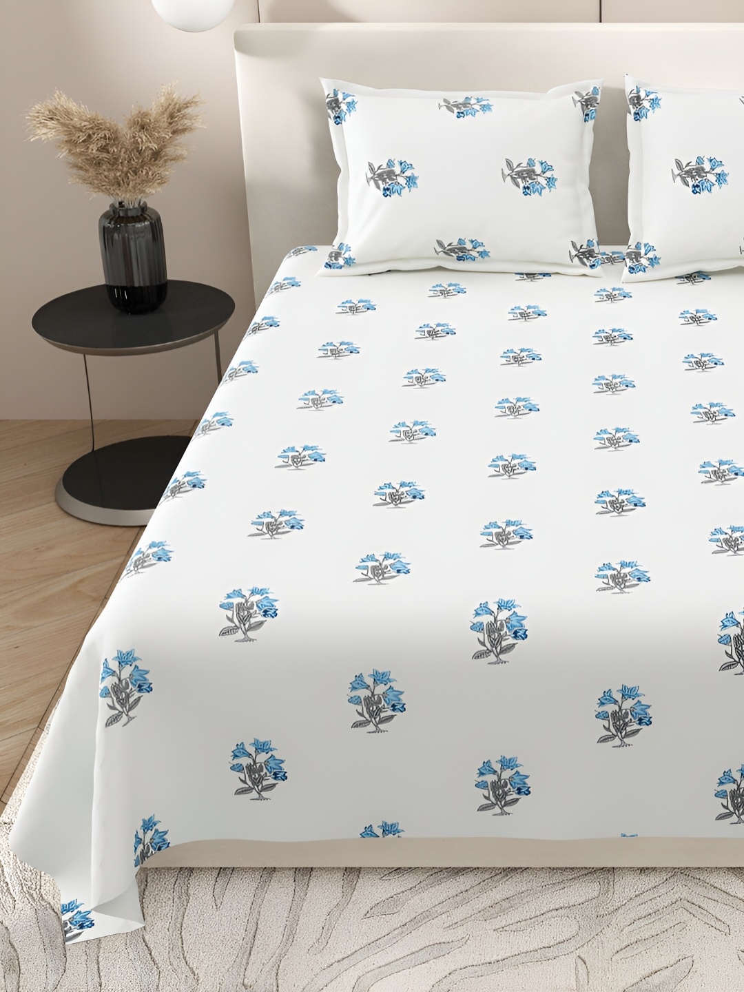 

BELLA CASA Blue & White Ethnic Motifs 200 TC Cotton King Bedsheet With 2 Pillow Covers