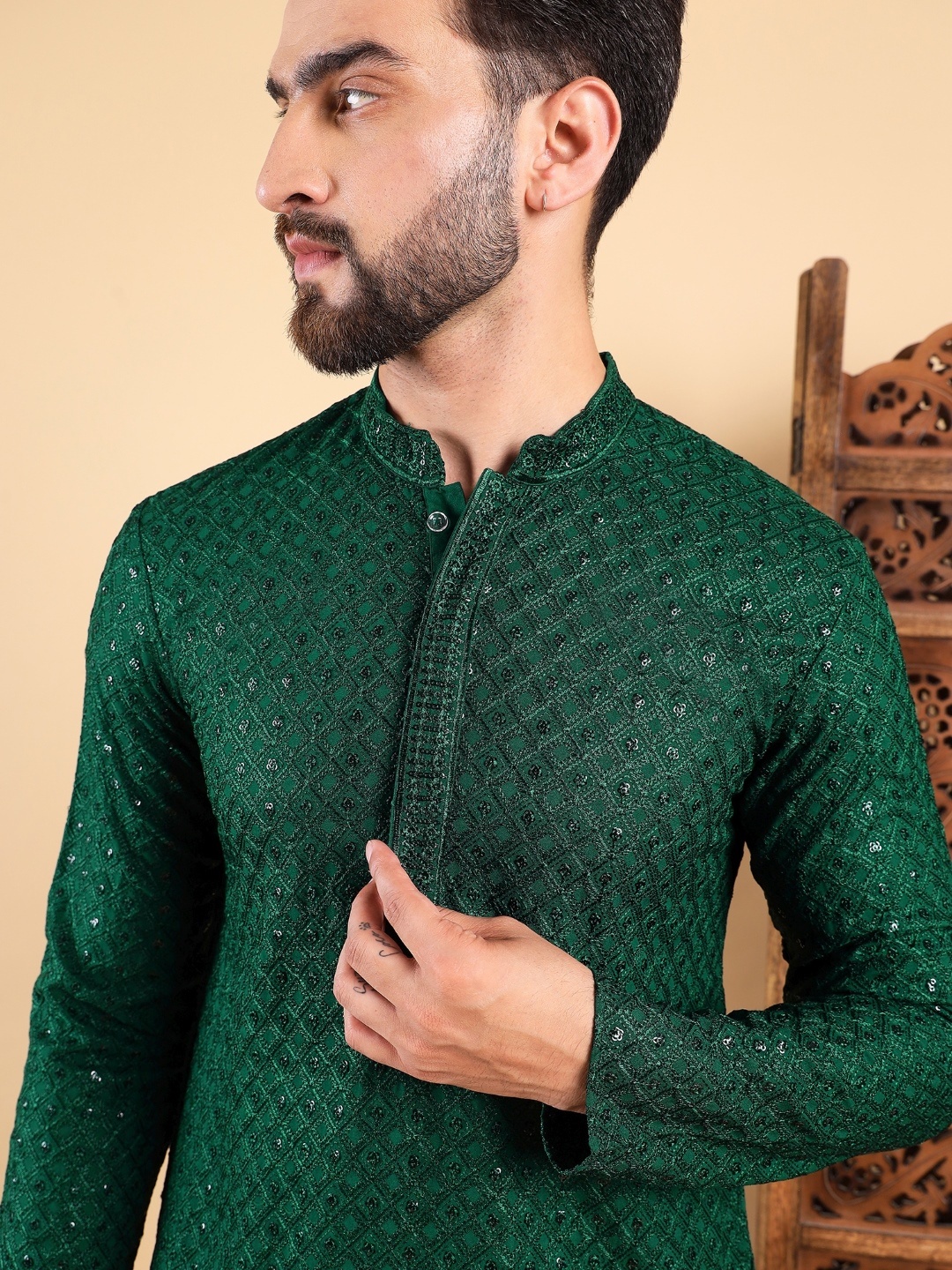 

Ethnic Bay Geometric Embroidered Mandarin Collar Straight Sequinned Kurta, Green