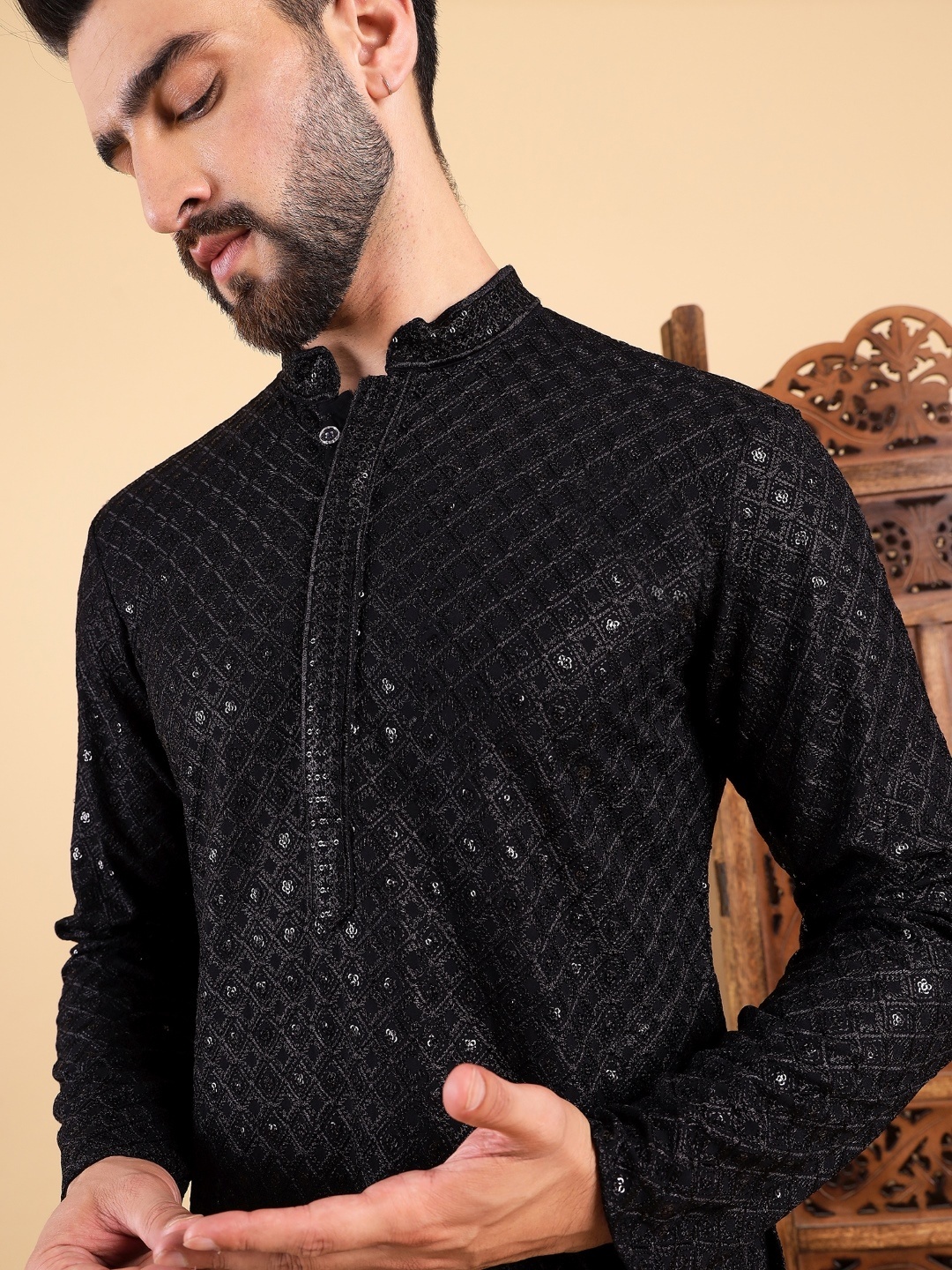 

Ethnic Bay Ethnic Motifs Embroidered Mandarin Collar Sequinned Kurta, Black