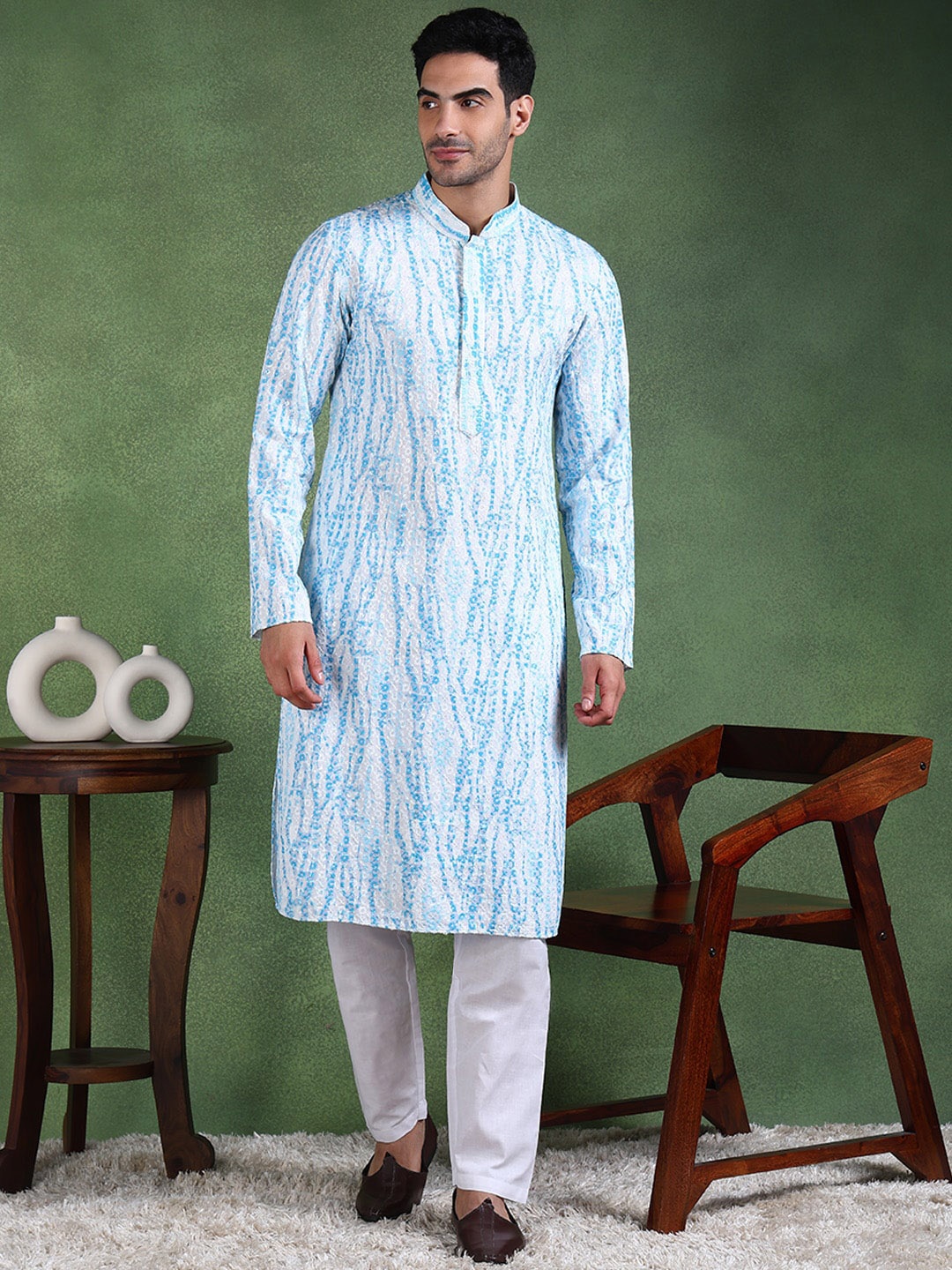 

Ethnic Bay Abstract Printed Mandarin Collar Thread Work Kurta, Blue