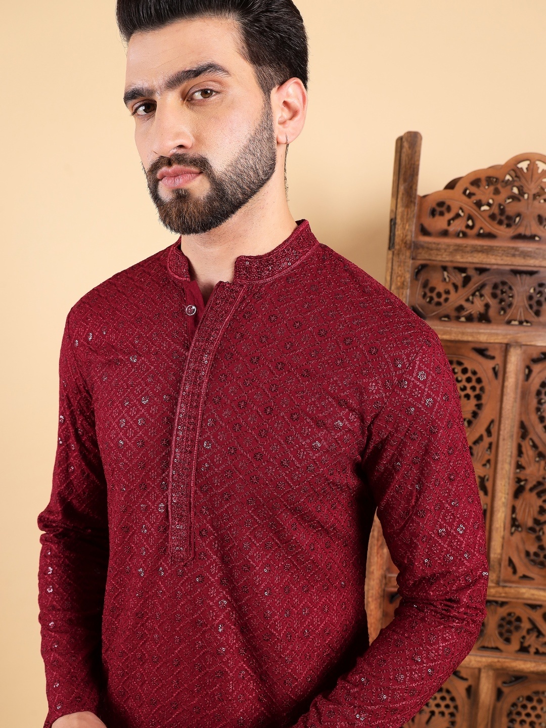 

Ethnic Bay Ethnic Motifs Embroidered Mandarin Collar Sequinned Kurta, Maroon