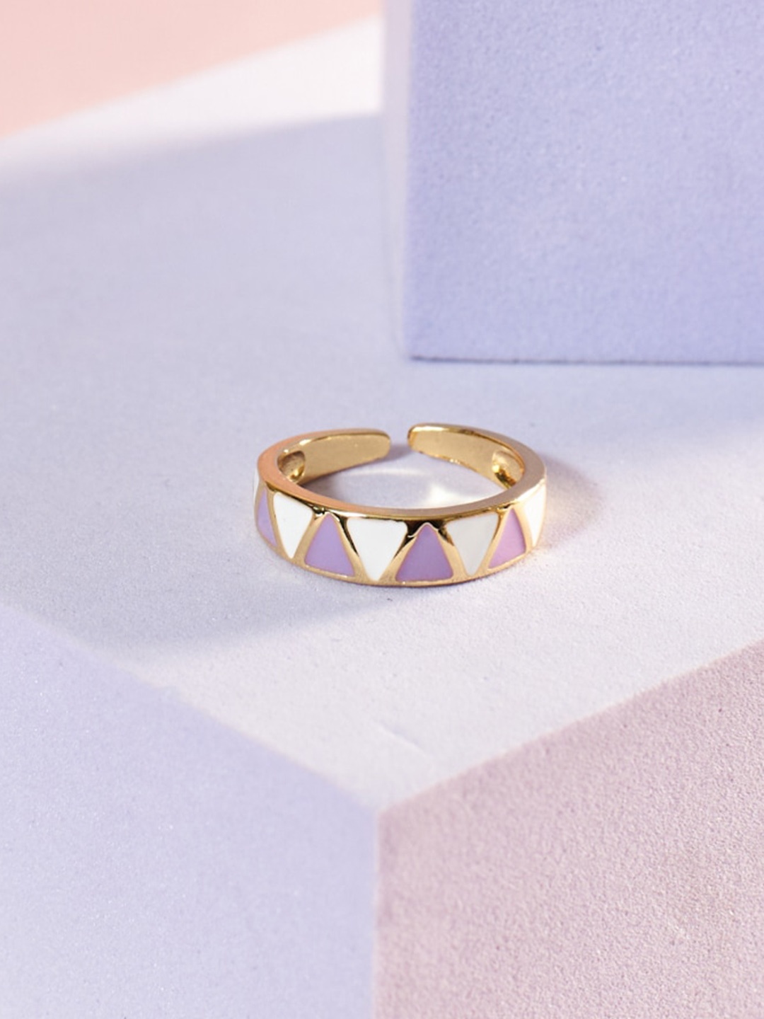 

SALTY Triangle Design Finger Ring, Gold