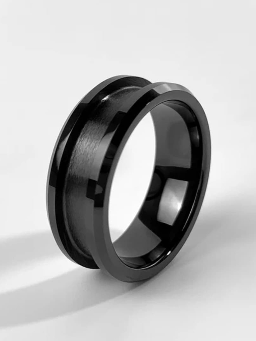 

SALTY Men Stainless Steel Shadow Veil Band Finger Ring, Black