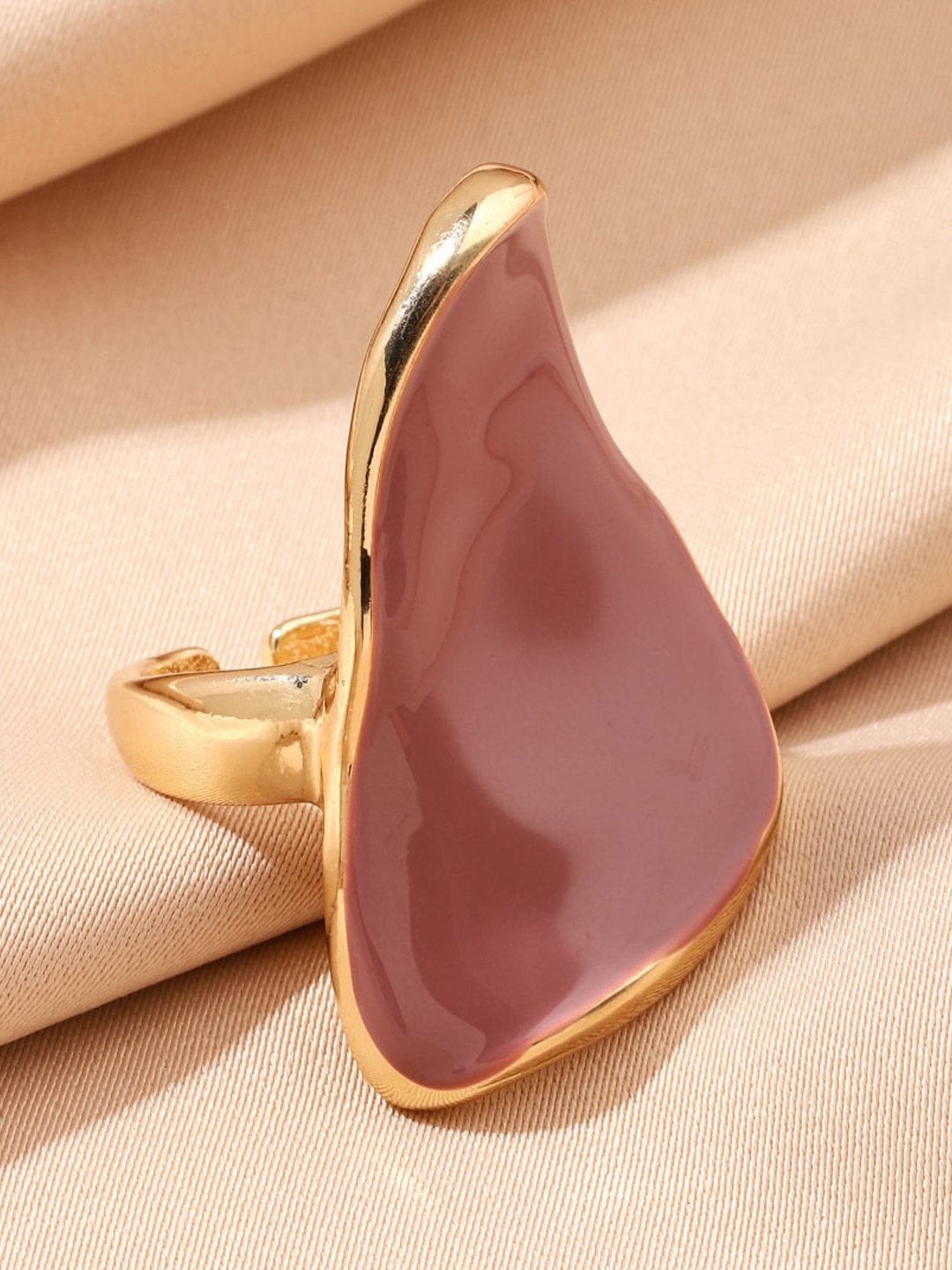 

SALTY Magic Mauve Finger Ring, Gold