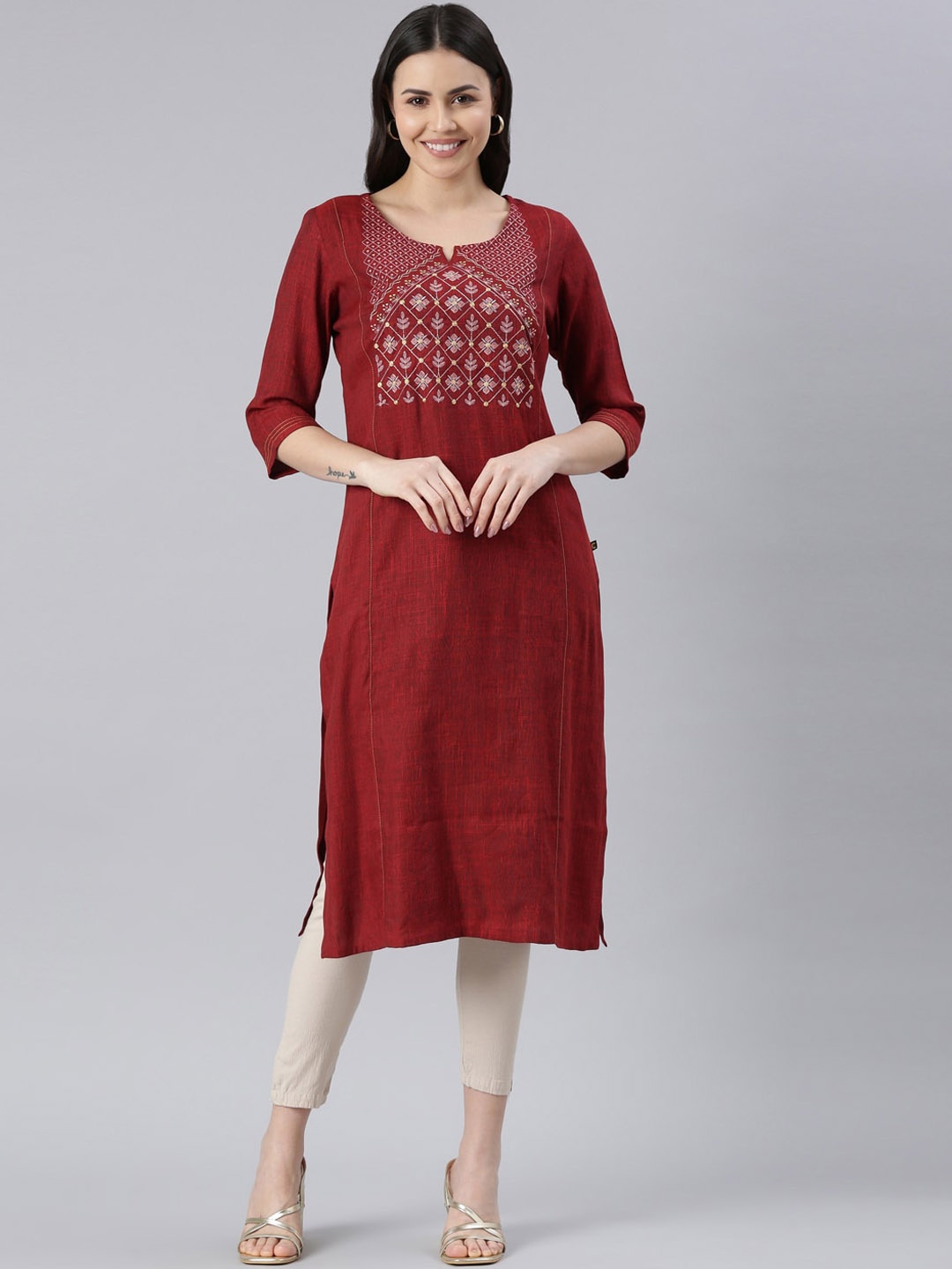 

Samhitas Floral Yoke Design Notch Neck Thread Work Straight Kurta, Maroon