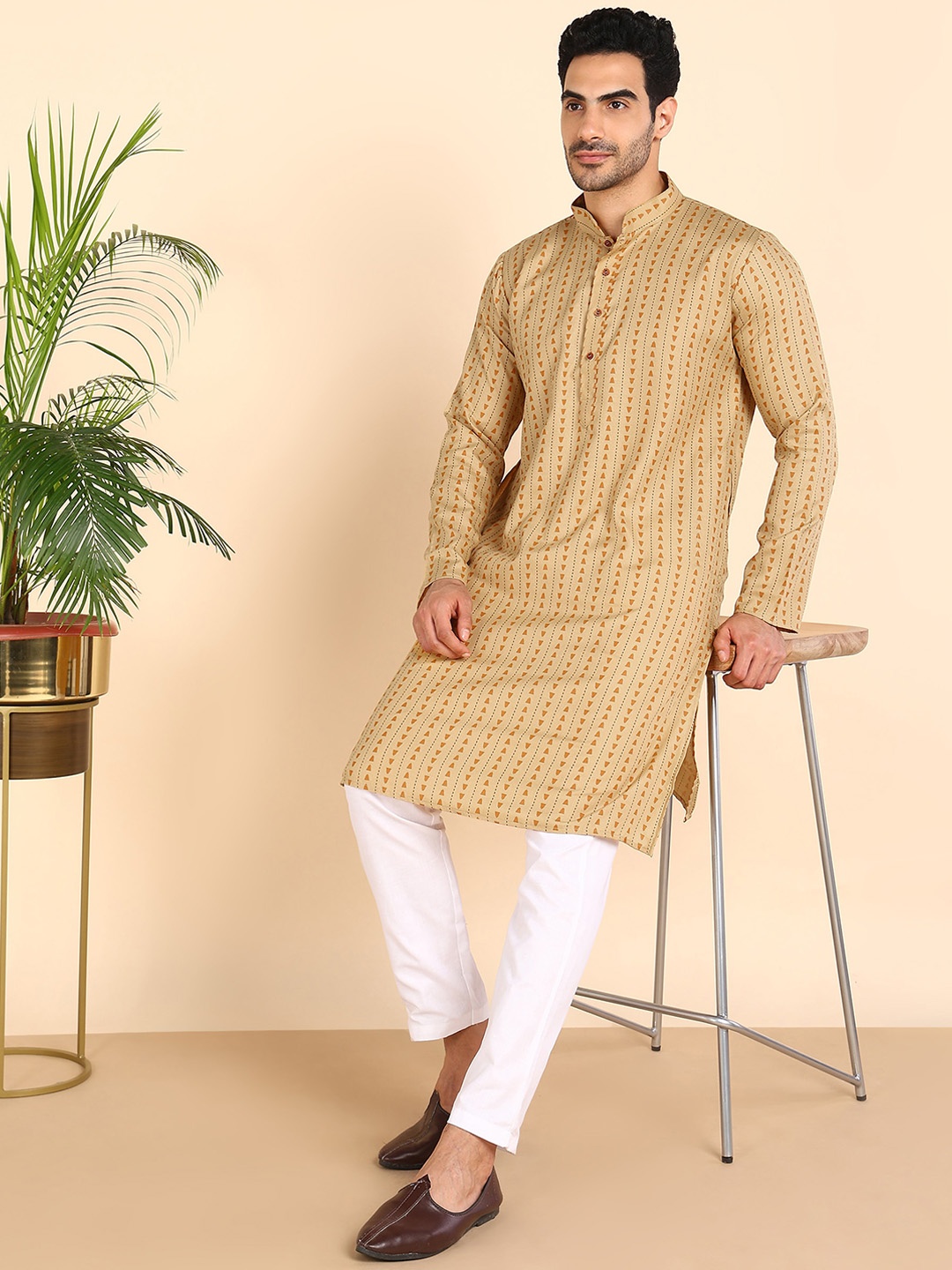 

Anouk Geometric Thread Work Mandarin Collar Straight Kurta, Yellow