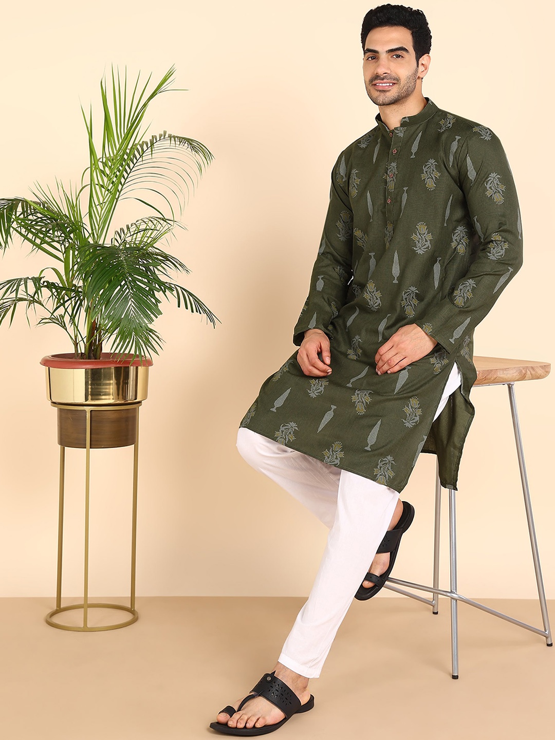 

Anouk Floral Embroidered Mandarin Collar Pathani Kurta, Green