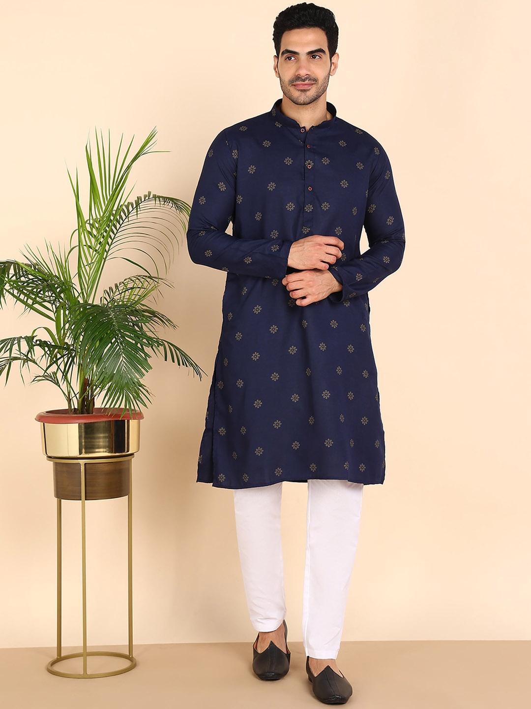 

Anouk Floral Printed Thread Work Mandarin Collar Empire Straight Kurta, Navy blue