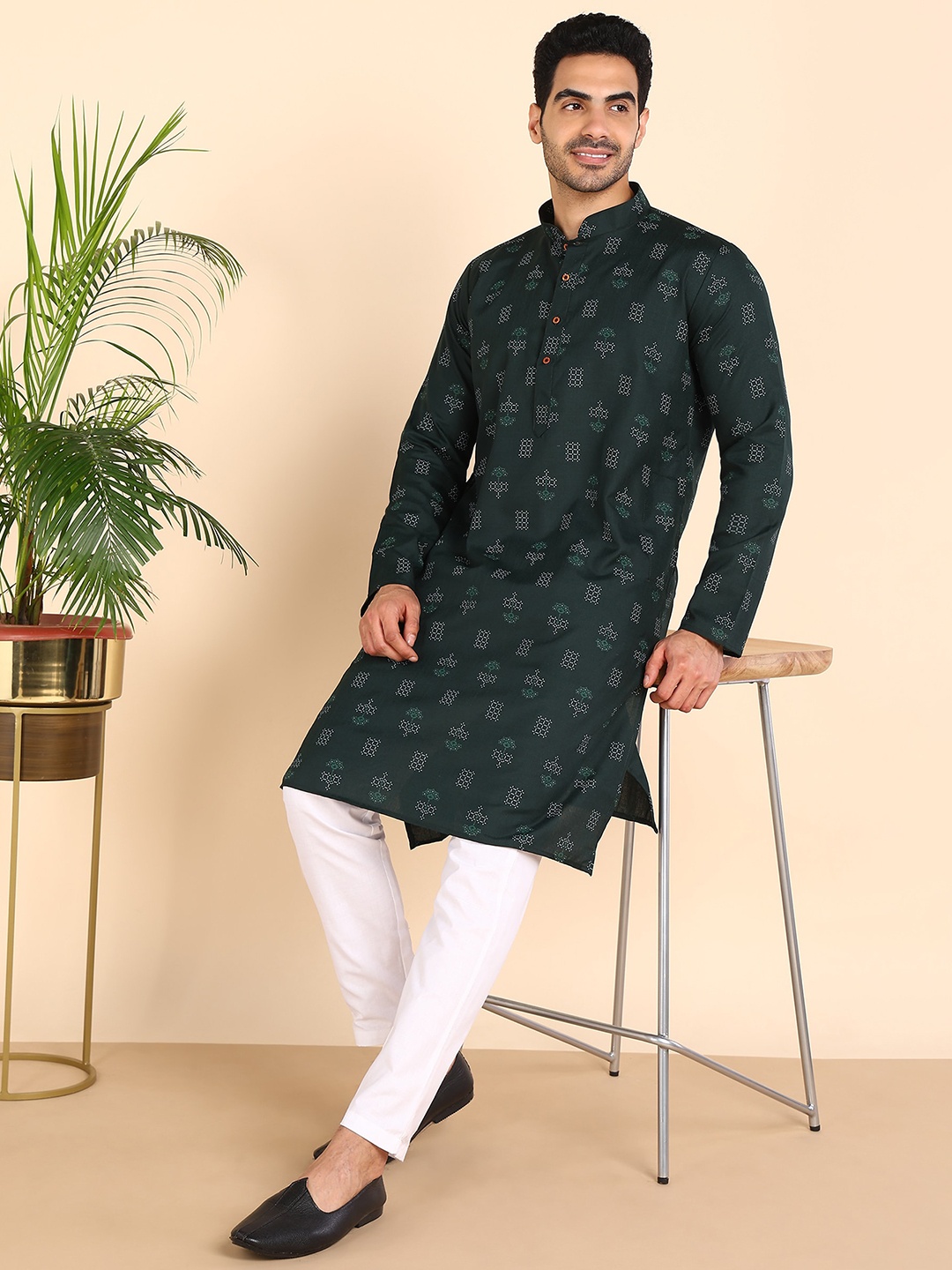 

Anouk Square Printed Mandarin Collar Full Sleeves Straight Kurta, Green