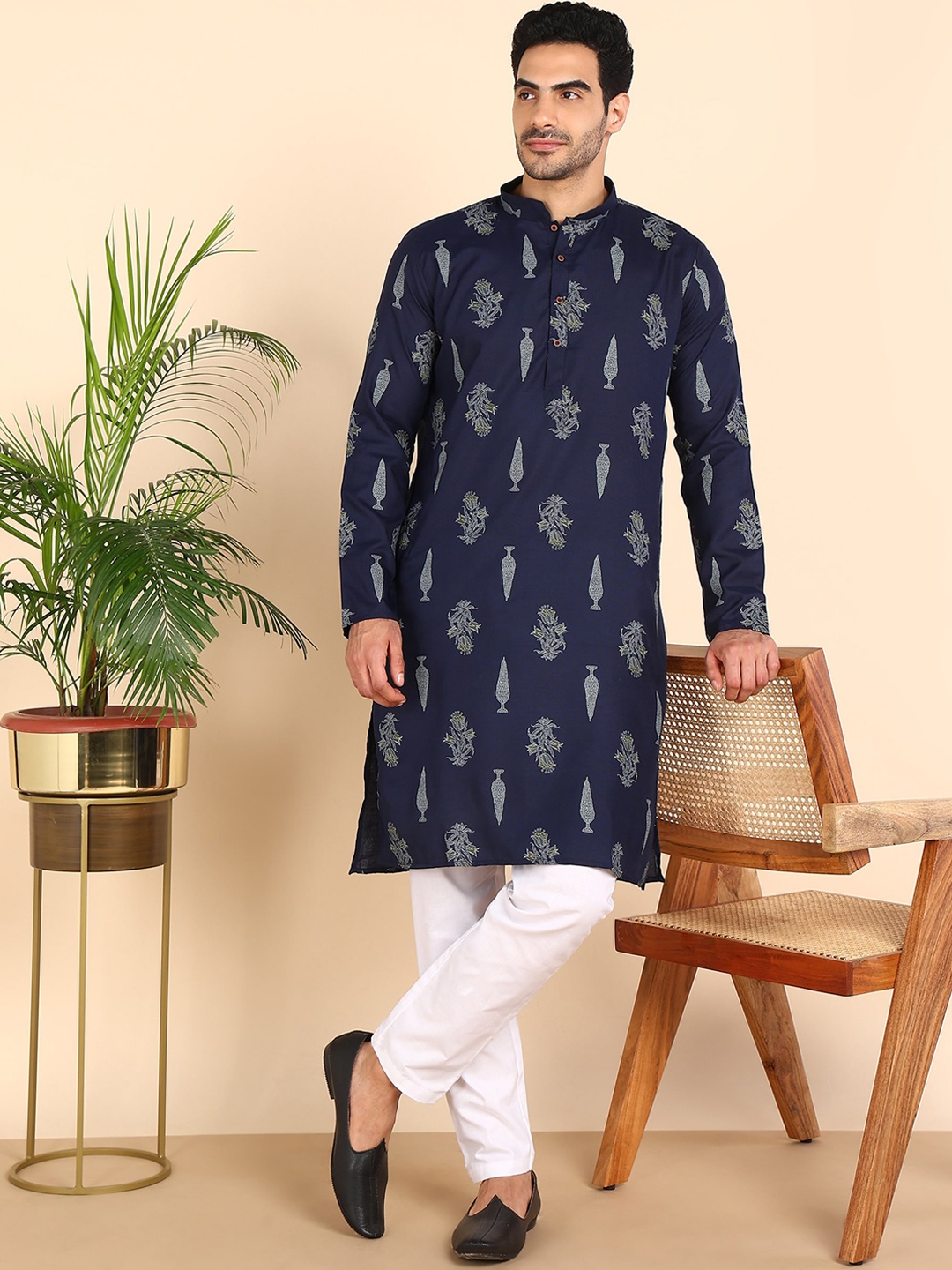 

Anouk Floral Woven Design Thread Work Mandarin Collar Straight Kurta, Blue