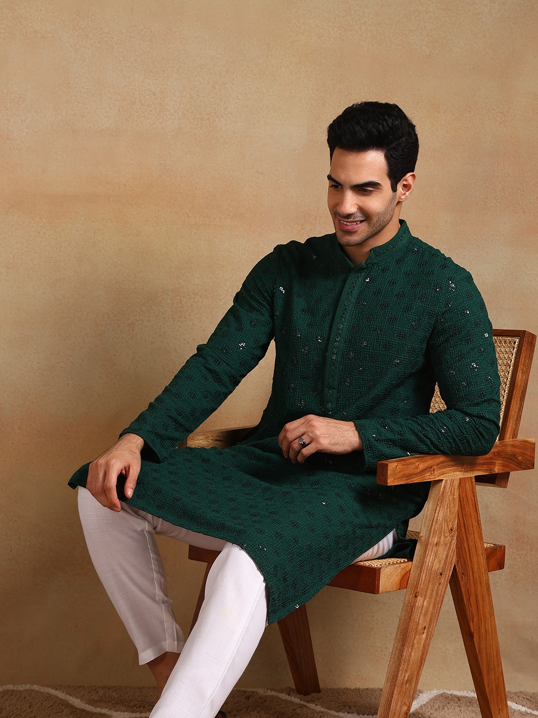 

Ethnic Bay Geometric Embroidered Mandarin Collar Sequinned Straight Kurta, Green