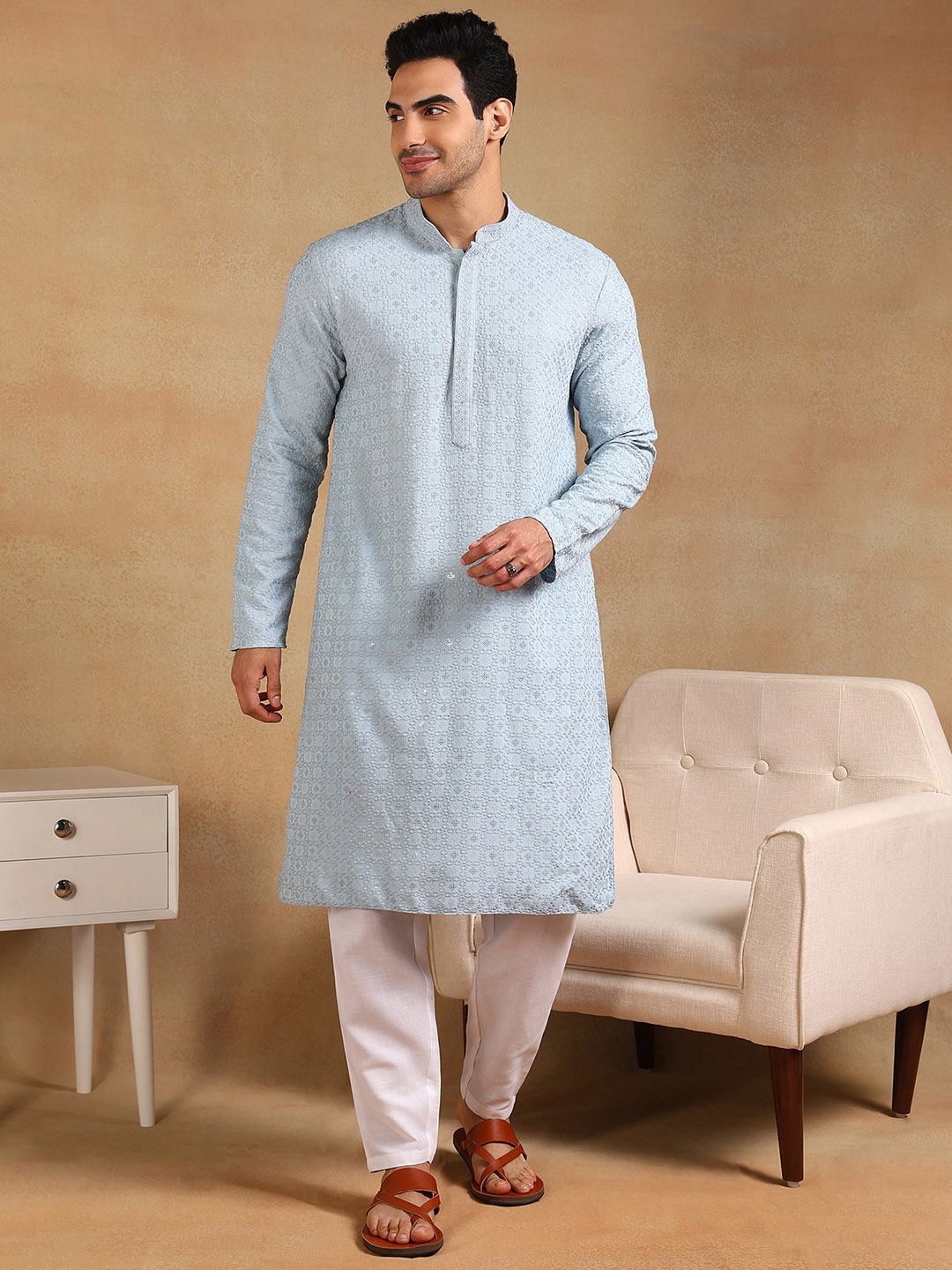 

Ethnic Bay Ethnic Motifs Embroidered Mandarin Collar Kurta, Blue