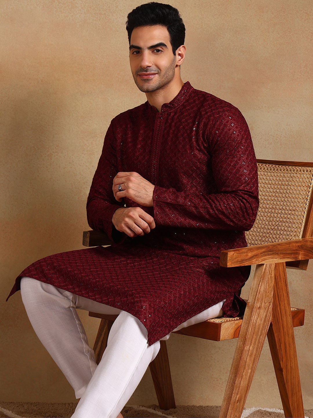 

Ethnic Bay Geometric Embroidered Mandarin Collar Sequinned Straight Kurta, Burgundy