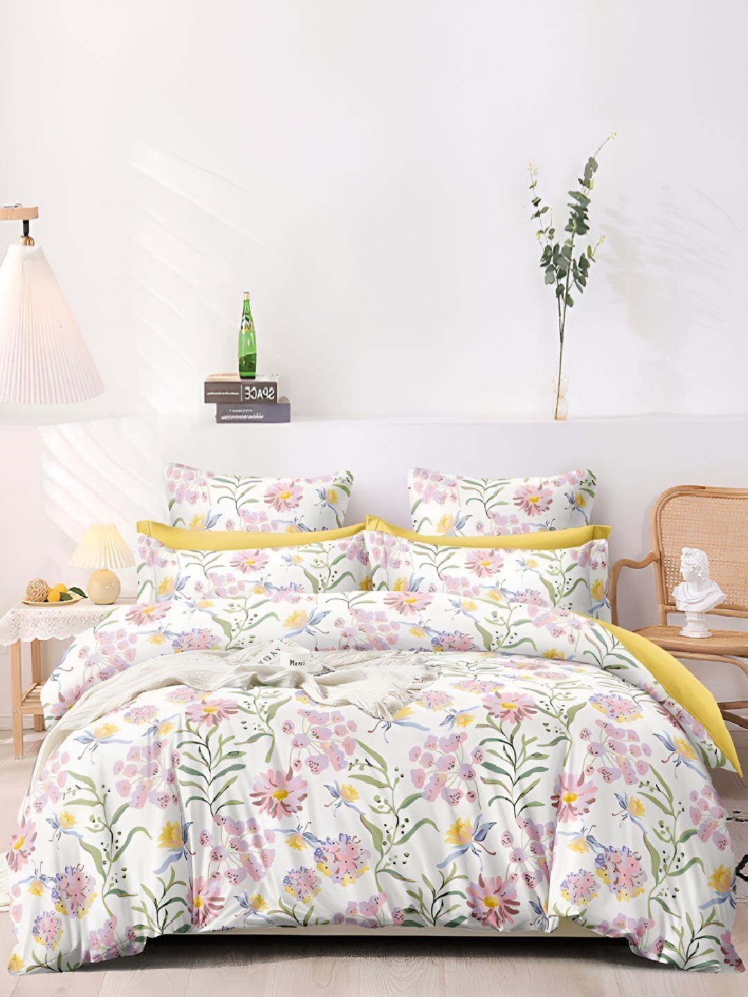 

Laying Style White & Green 4 Pieces Floral Printed Double King Bedding Set