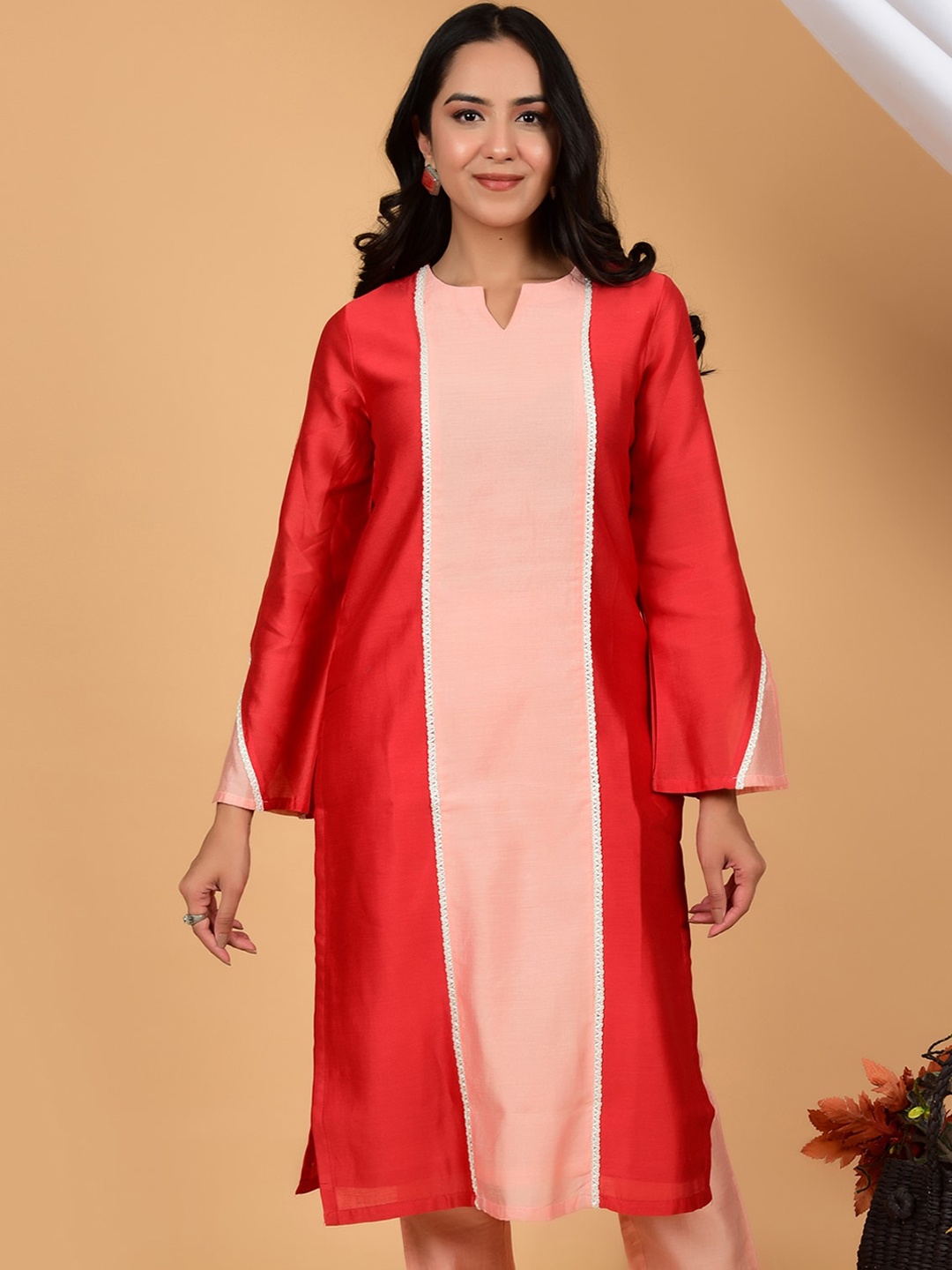 

HANDME Round Neck Bell Sleeves Chanderi Silk Panelled Kurta, Red