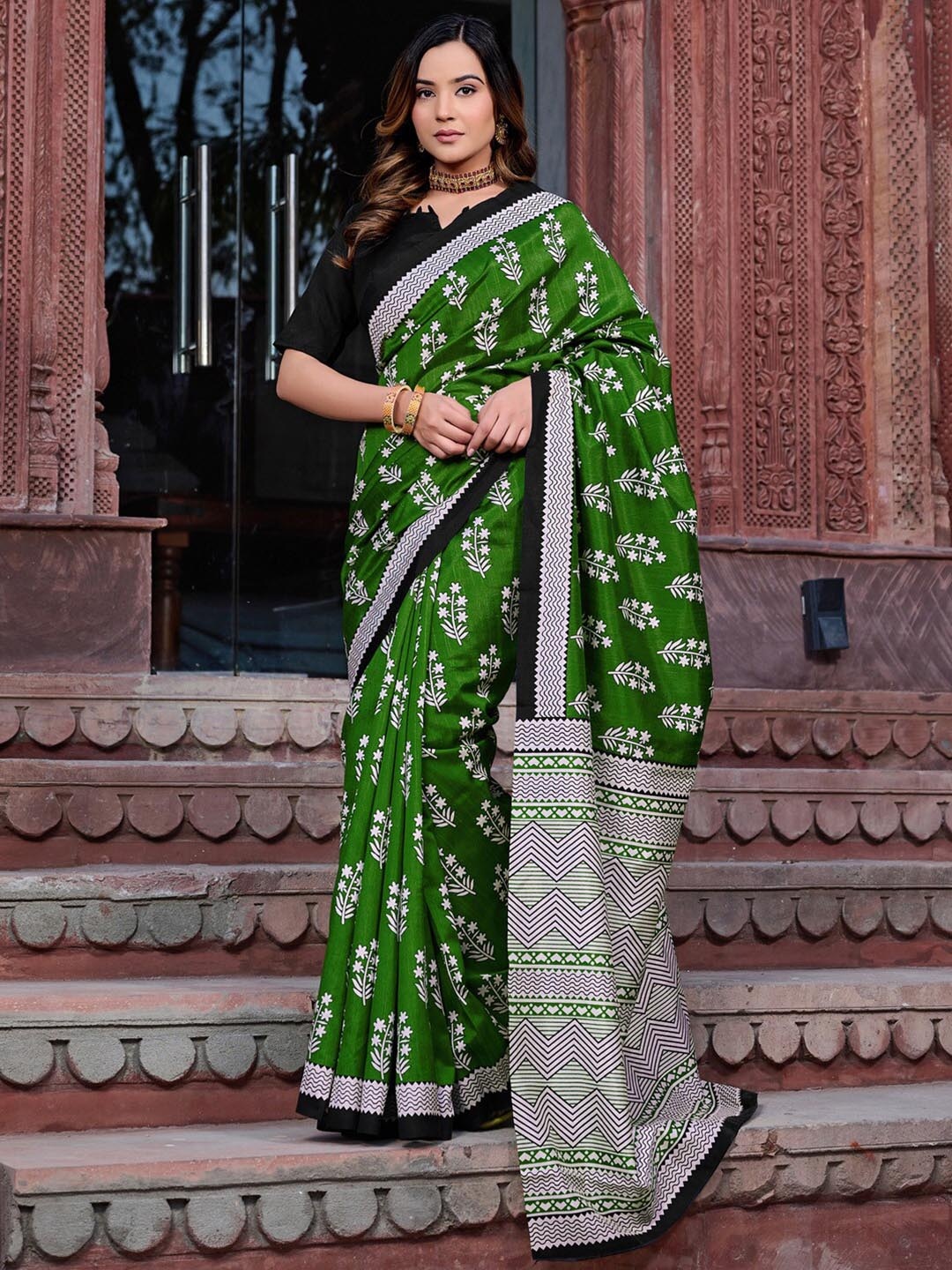 

Anouk Rustic Green & White Ethnic Motifs Printed Bhagalpuri Saree