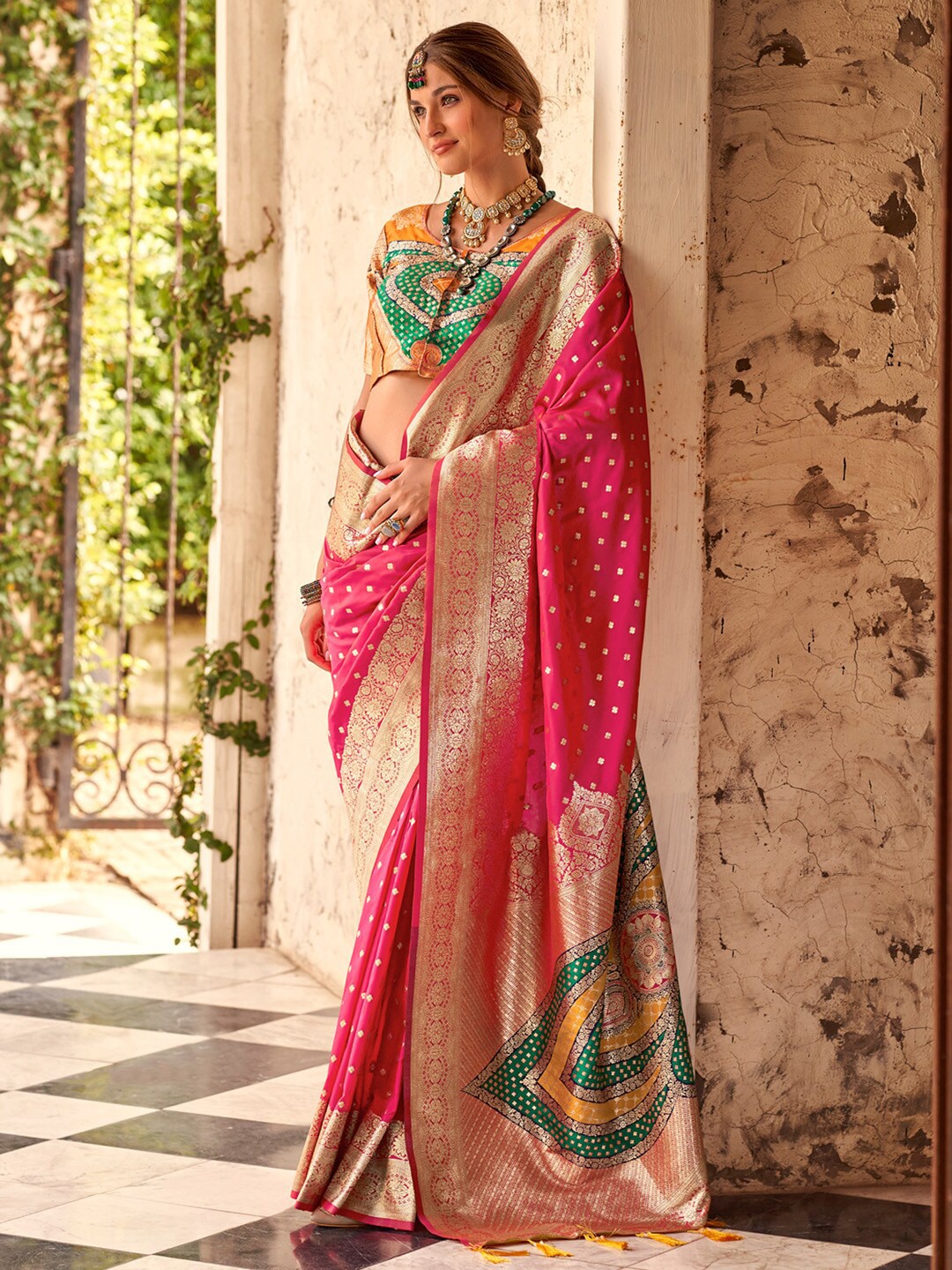 

Anouk Ethnic Motifs Woven Design Zari Banarasi Saree, Pink