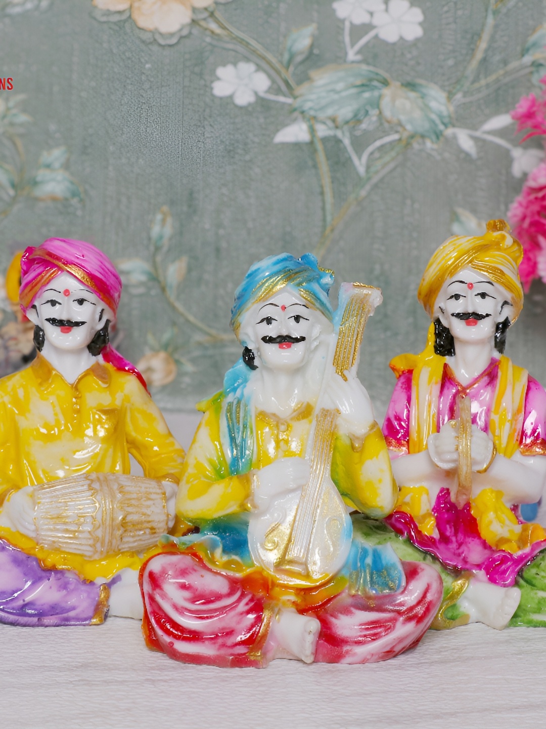 

GW CREATIONS White Marble Figurine Showpiece, Multi