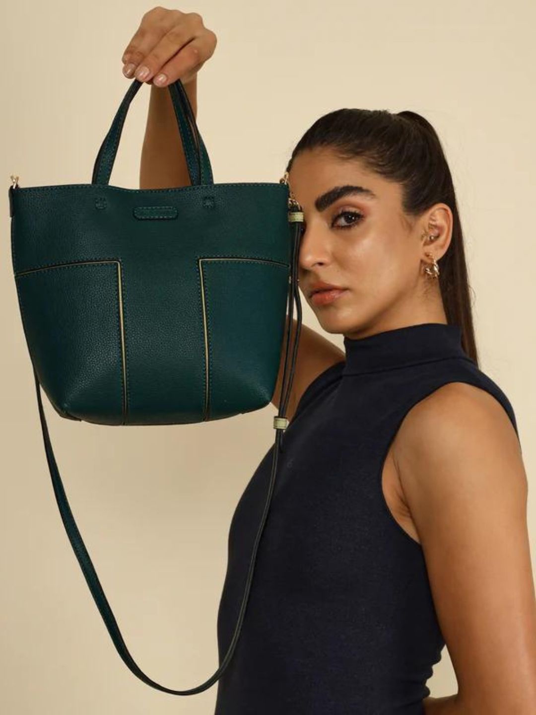 

THE GUSTO Structured Handheld Bag with Pouch, Green
