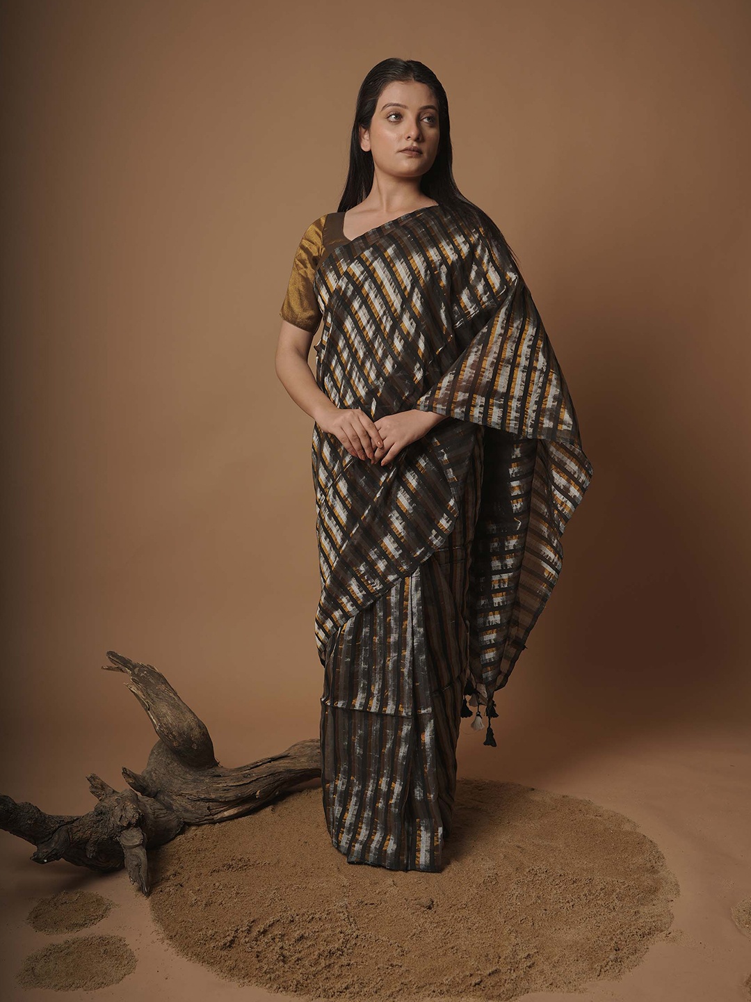 

HUTS AND LOOMS Striped Zari Pure Cotton Saree, Black