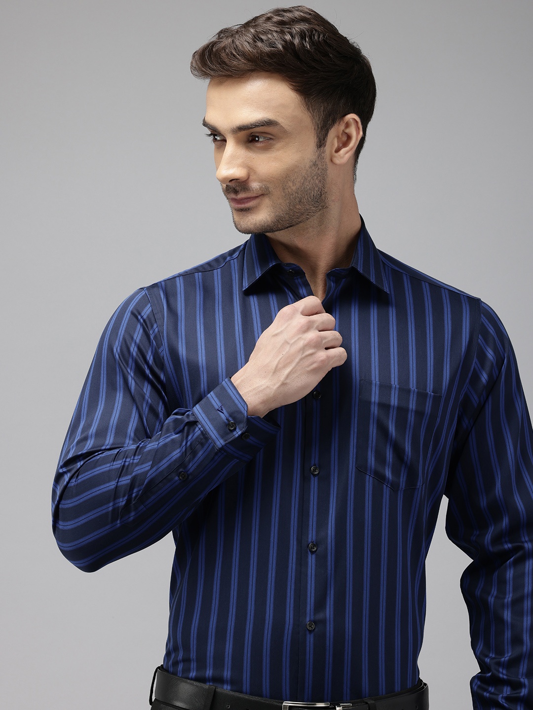 

Van Heusen Custom Fit Striped Formal Shirt, Navy blue