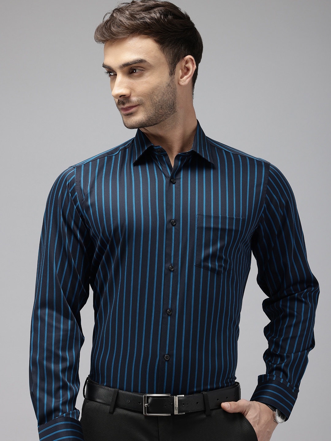 

Van Heusen Custom Fit Opaque Striped Formal Shirt, Navy blue