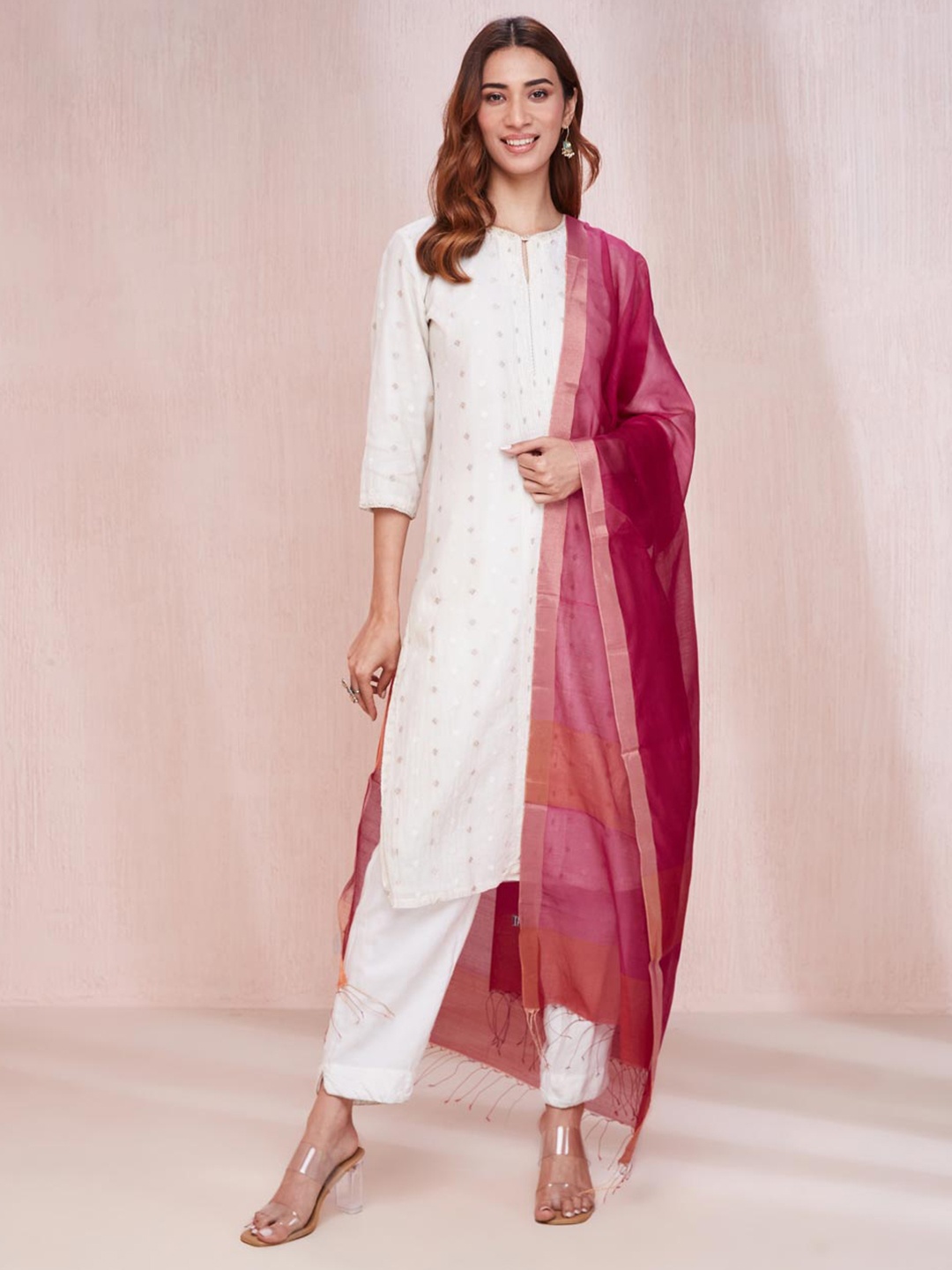 

Fabindia Solid Dupatta, Magenta