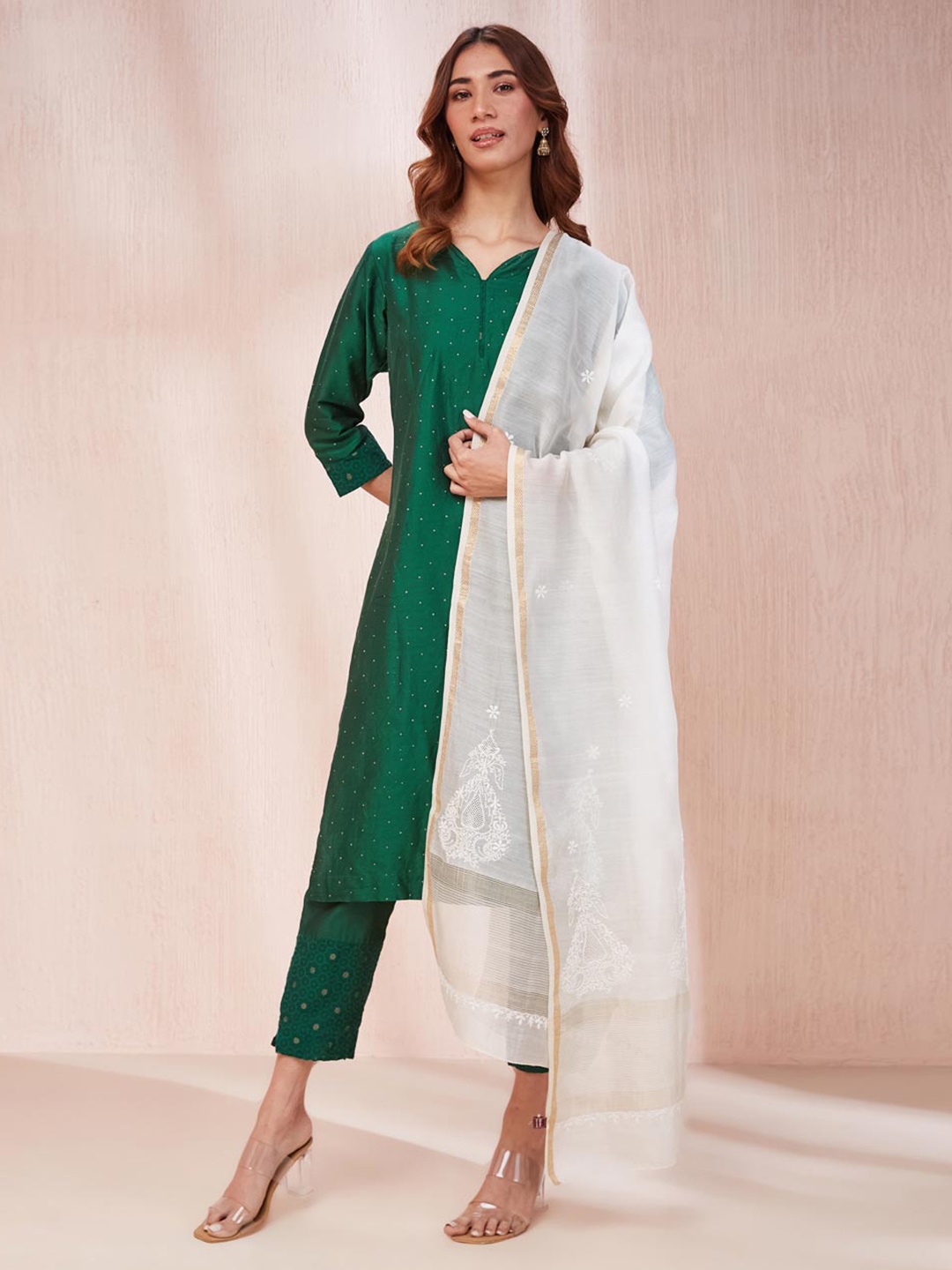 

Fabindia Floral Embroidered Dupatta, Off white