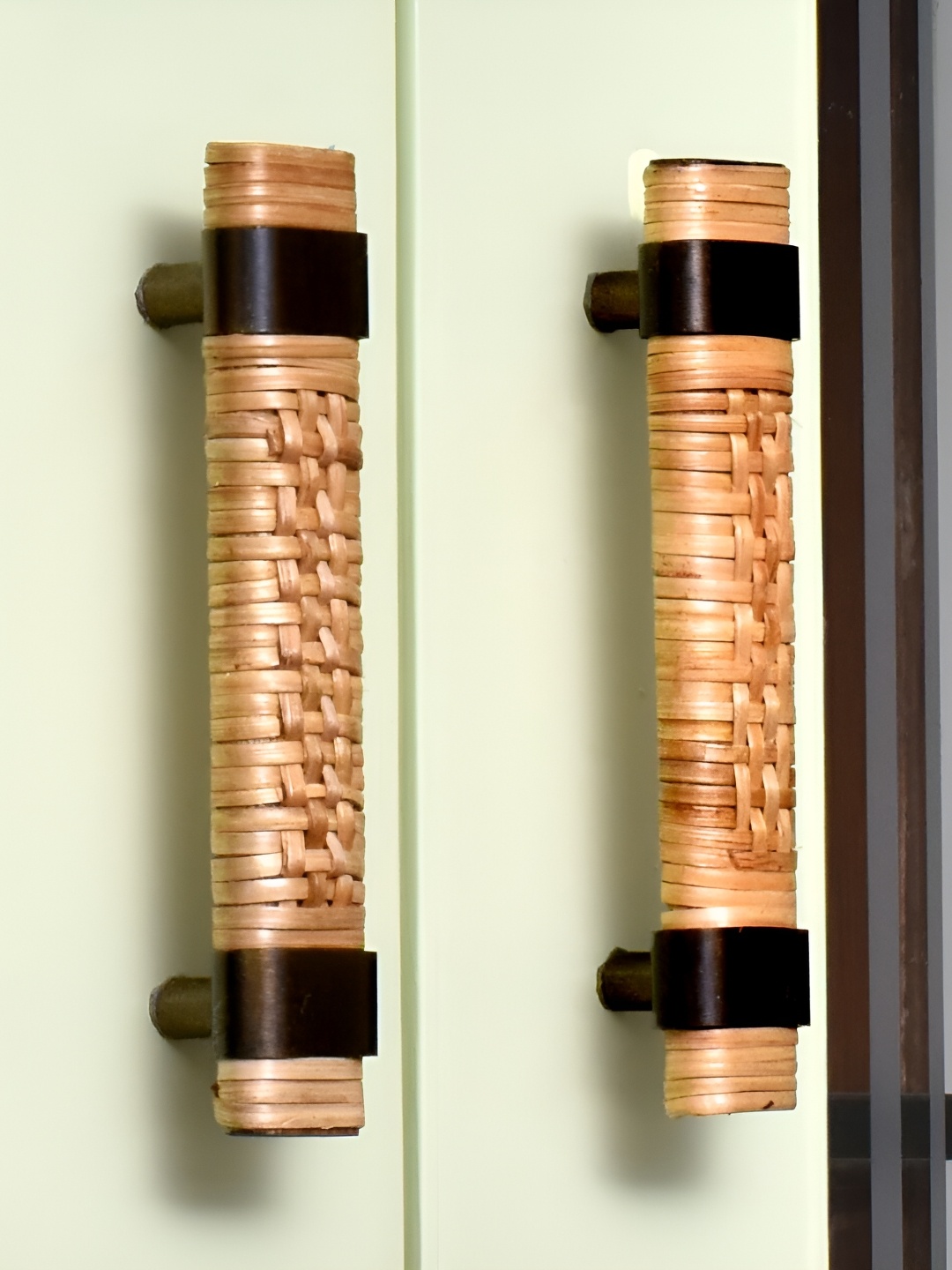

Indianshelf Beige & Black Rattan Cabinet Handles