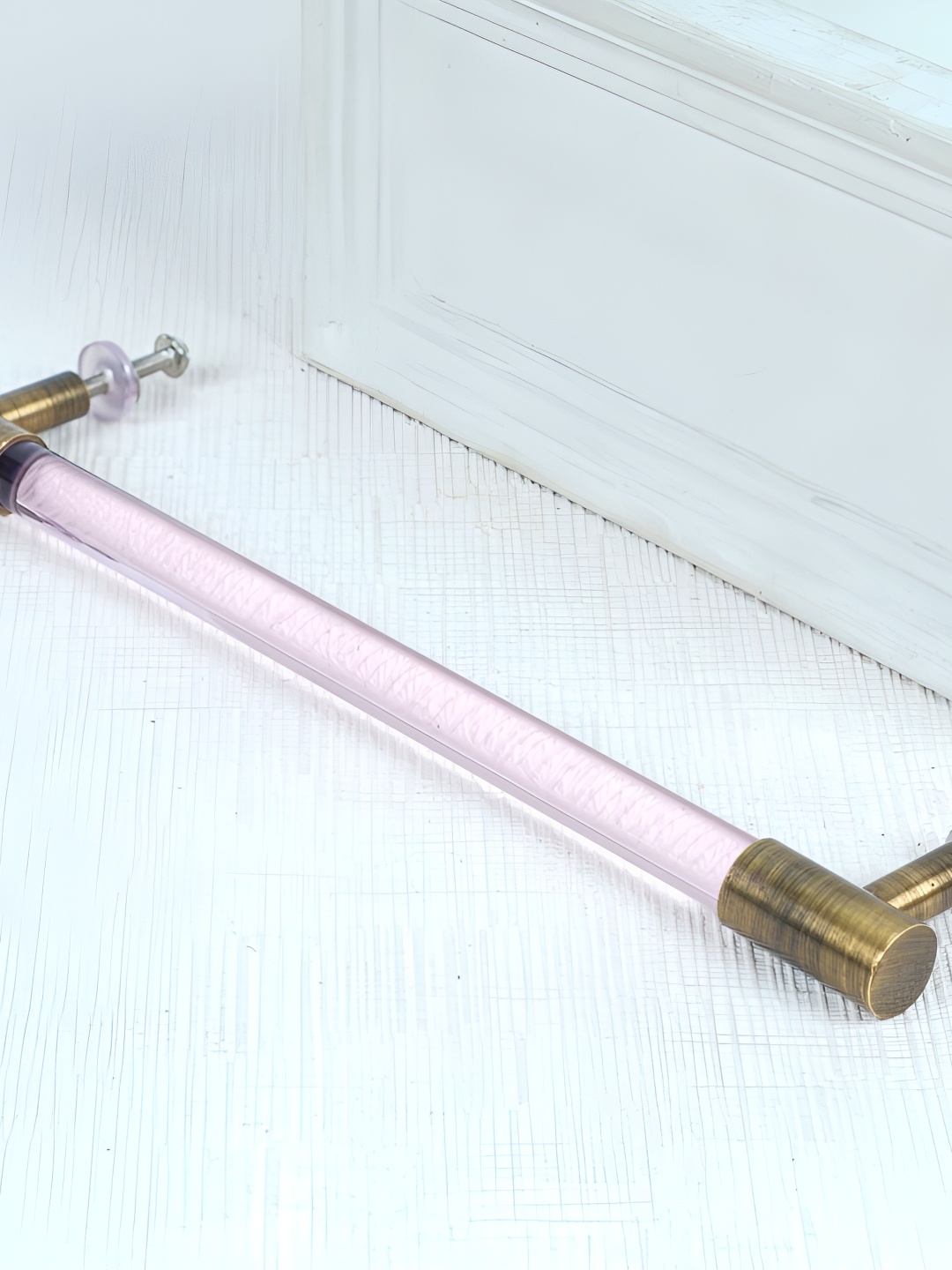 

Indianshelf Pink & Beige Cylinder Glass Door Handles