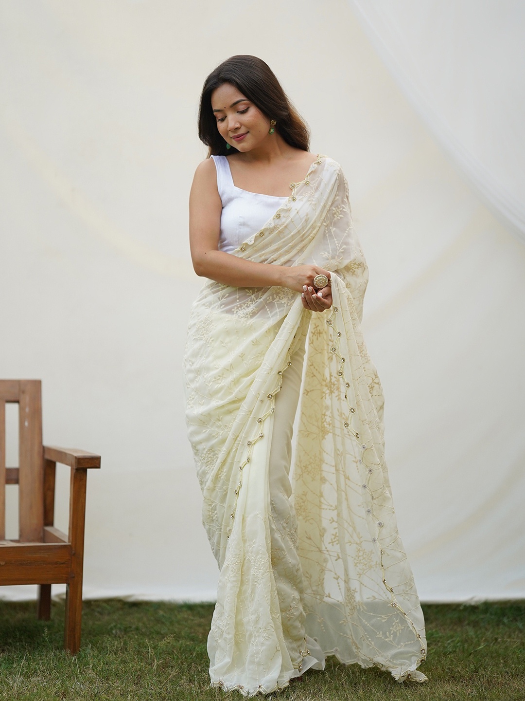 

SAREESBYCHIRAG Floral Beads and Stones Pure Georgette Saree, White