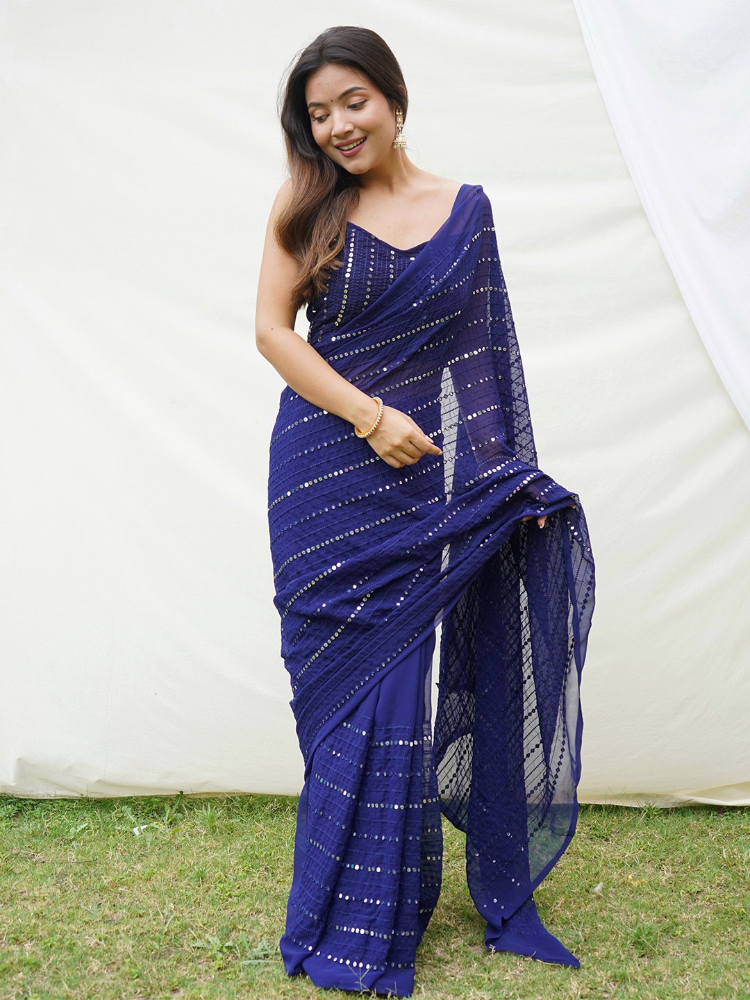 

SAREESBYCHIRAG Ethnic Motifs Embroidered Mirror Work Pure Georgette Saree, Navy blue