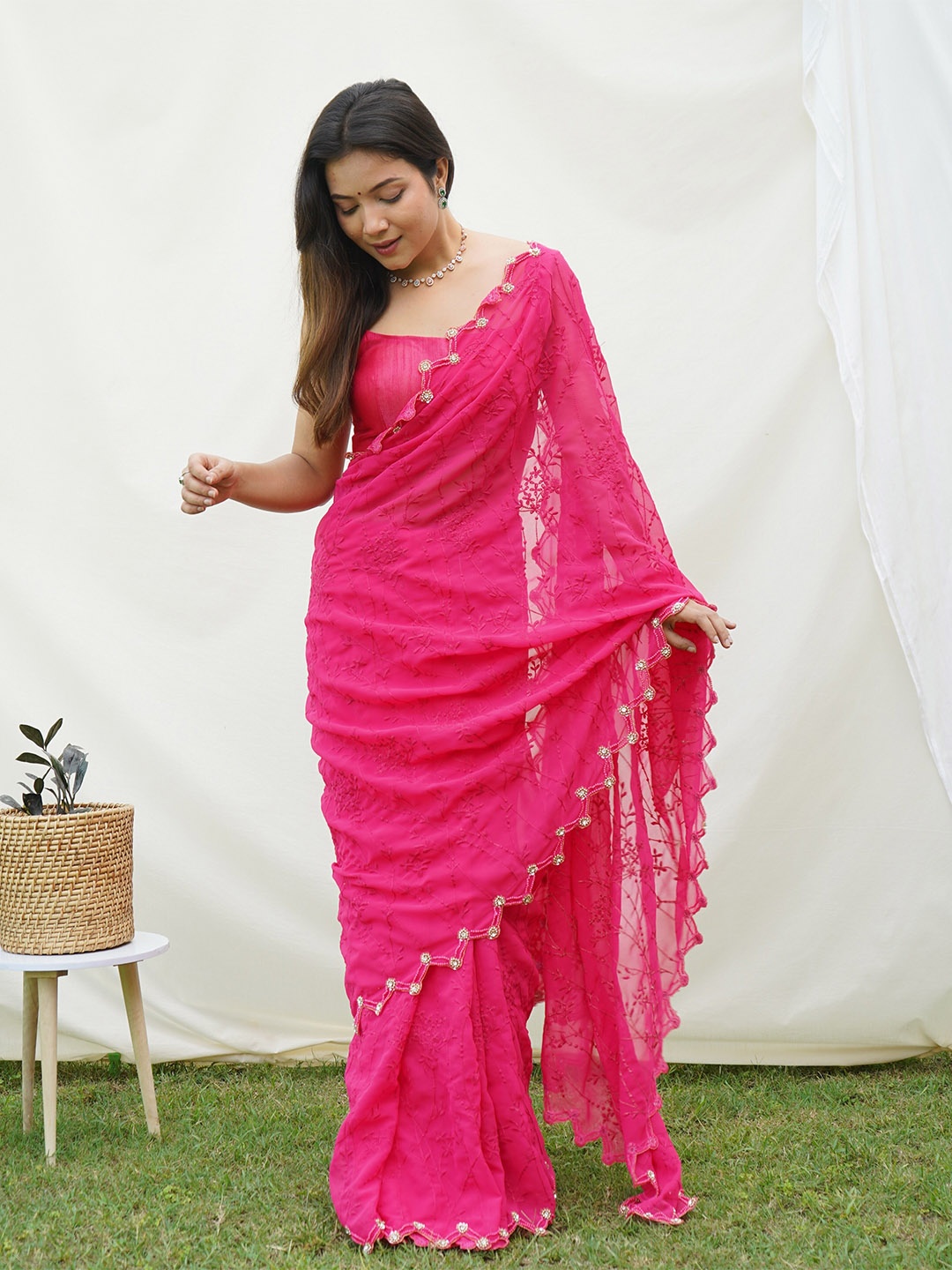 

SAREESBYCHIRAG Floral Embroidered Pure Georgette Saree, Pink