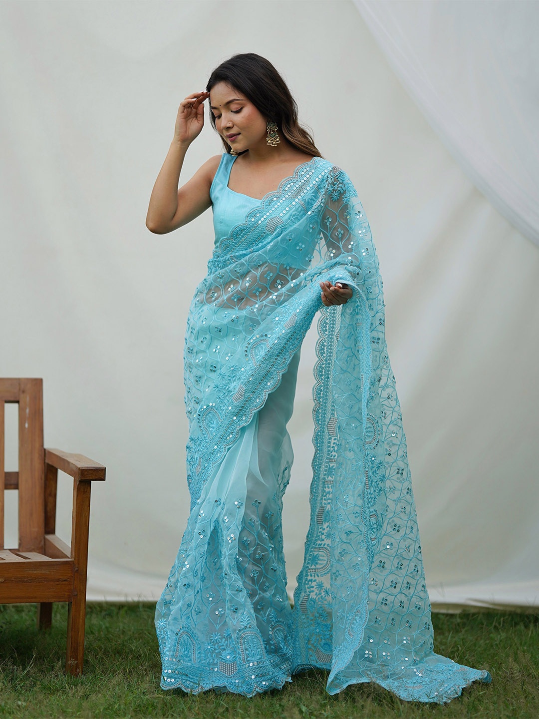 

SAREESBYCHIRAG Floral Embroidered Organza Saree, Blue