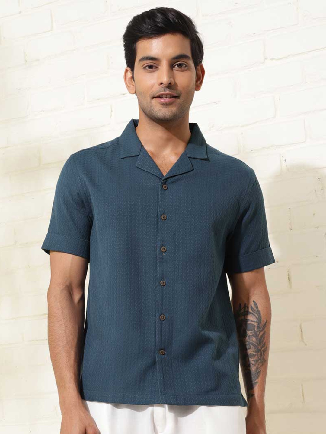 

Fabindia Cotton Cuban Collar Dobby Regular Shirt, Navy blue