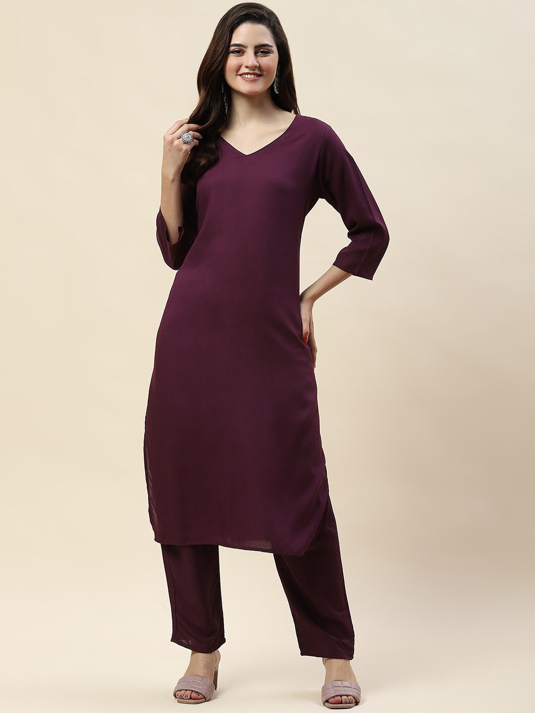 

Meena Bazaar V-Neck Regular Kurta With Trousers, Purple