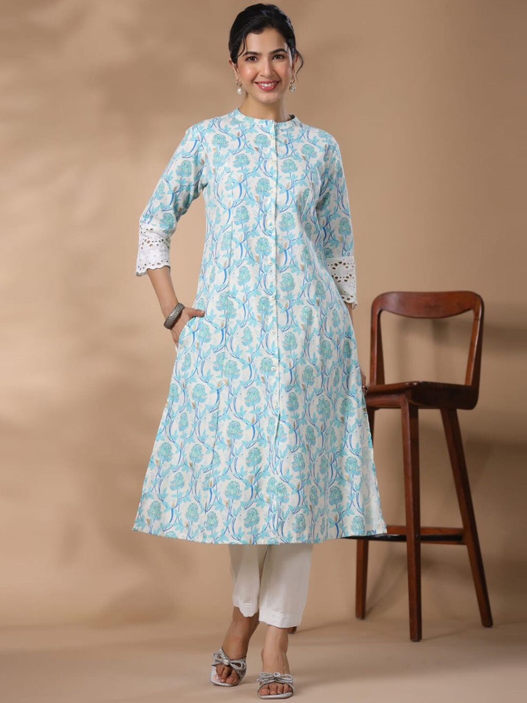 

Meena Bazaar Floral Printed Band Collar Straight Kurta with Trousers, Cream