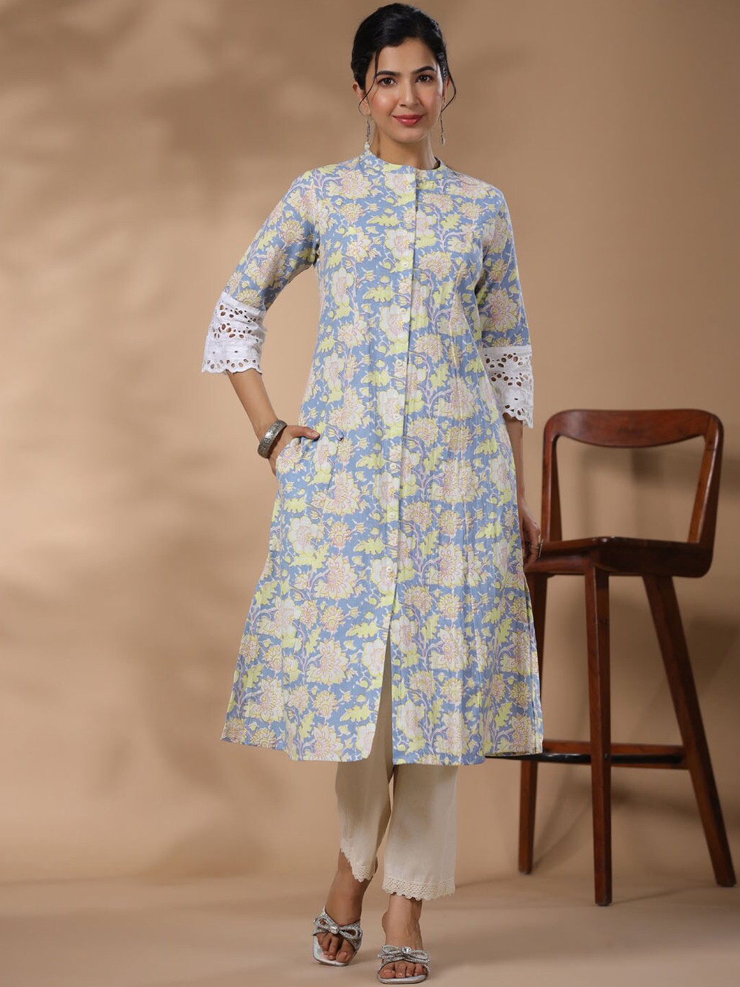 

Meena Bazaar Floral Printed Regular Kurta with Trousers, Blue