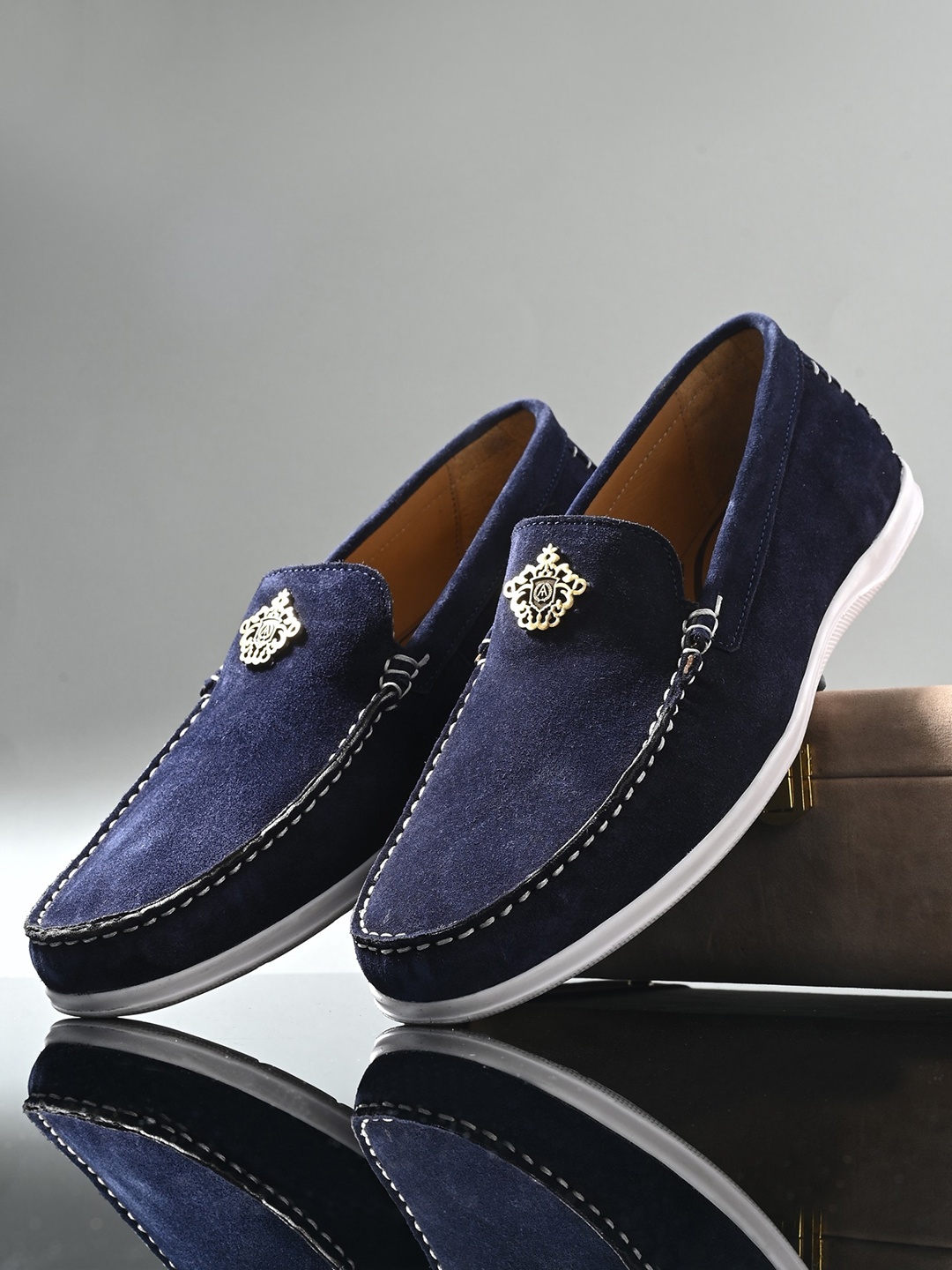 

Alberto Torresi Men Embellished Lightweight Leather Loafers, Navy blue