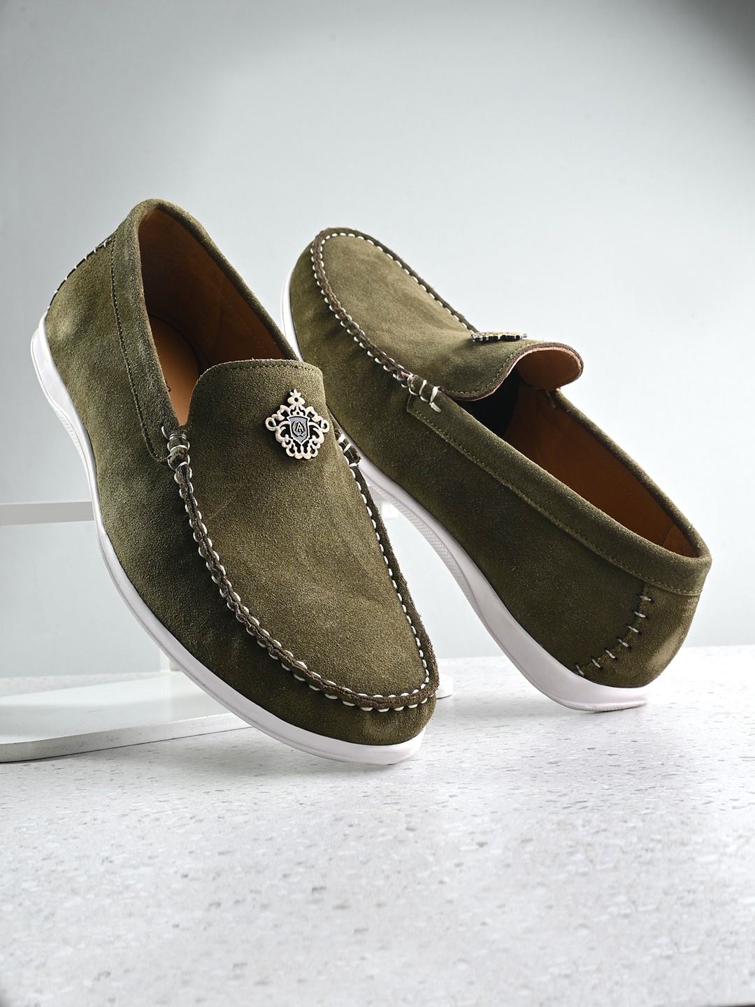 

Alberto Torresi Men Embellished Lightweight Leather Loafers, Olive