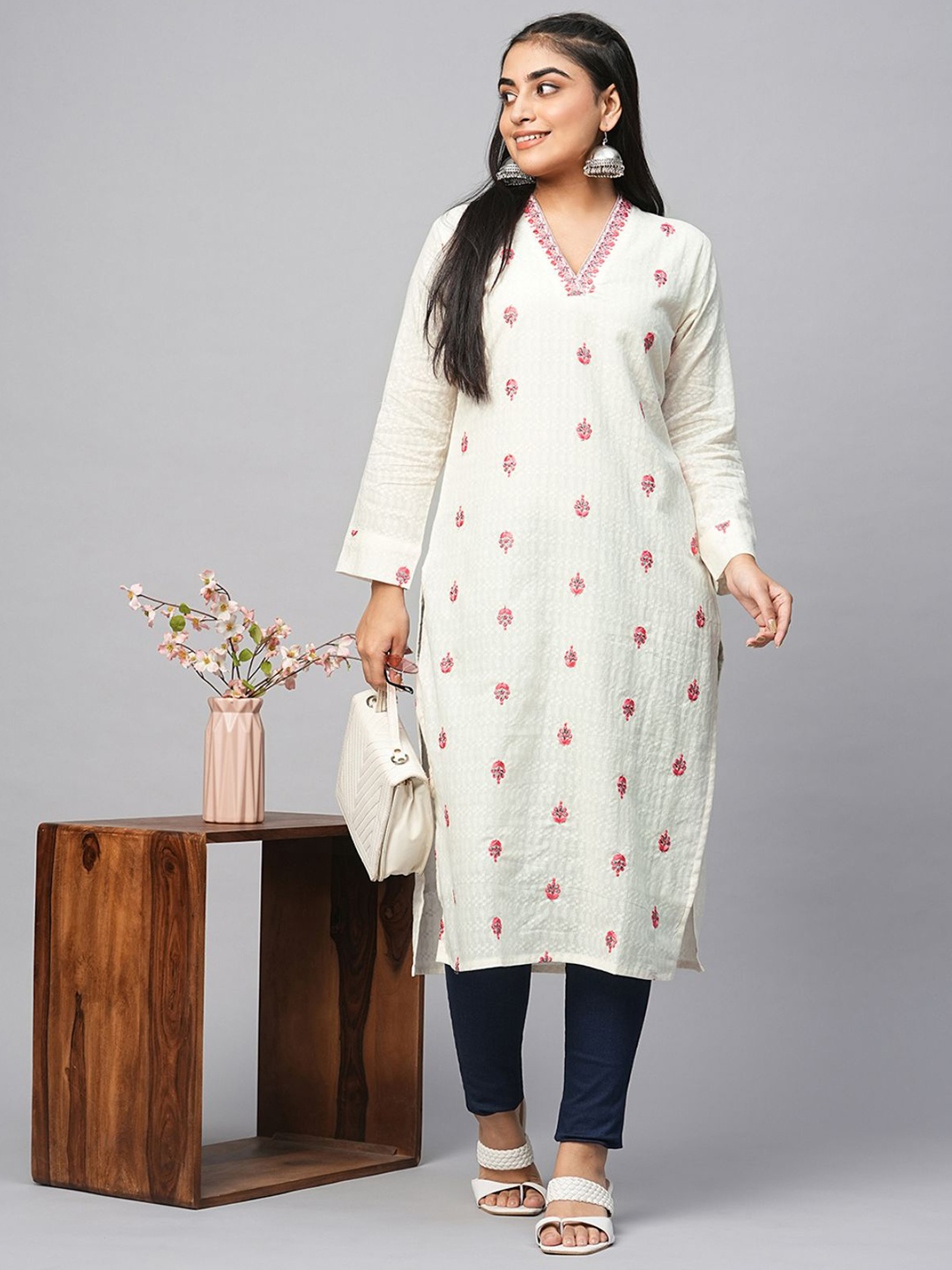 

ODETTE Floral Embroidered V-Neck Thread Work Cotton Straight Kurta, White