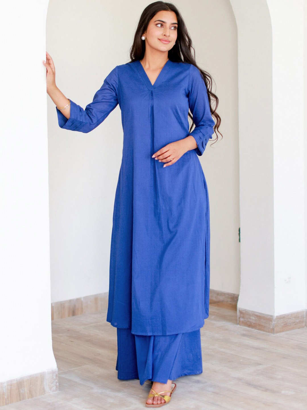 

Ambraee Straight Kurta with Palazzos, Blue