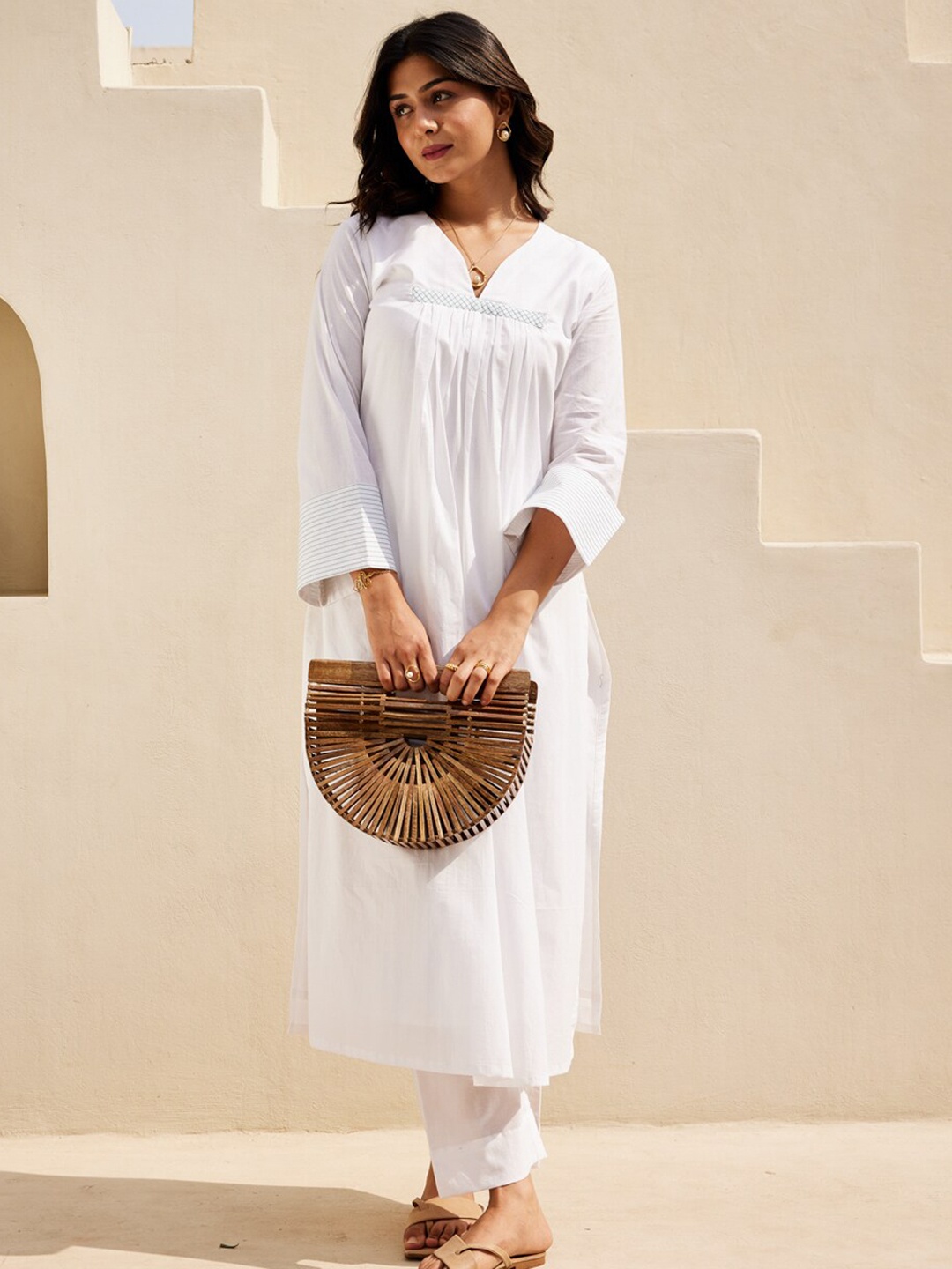 

Ambraee Straight Kurta with Trousers, White