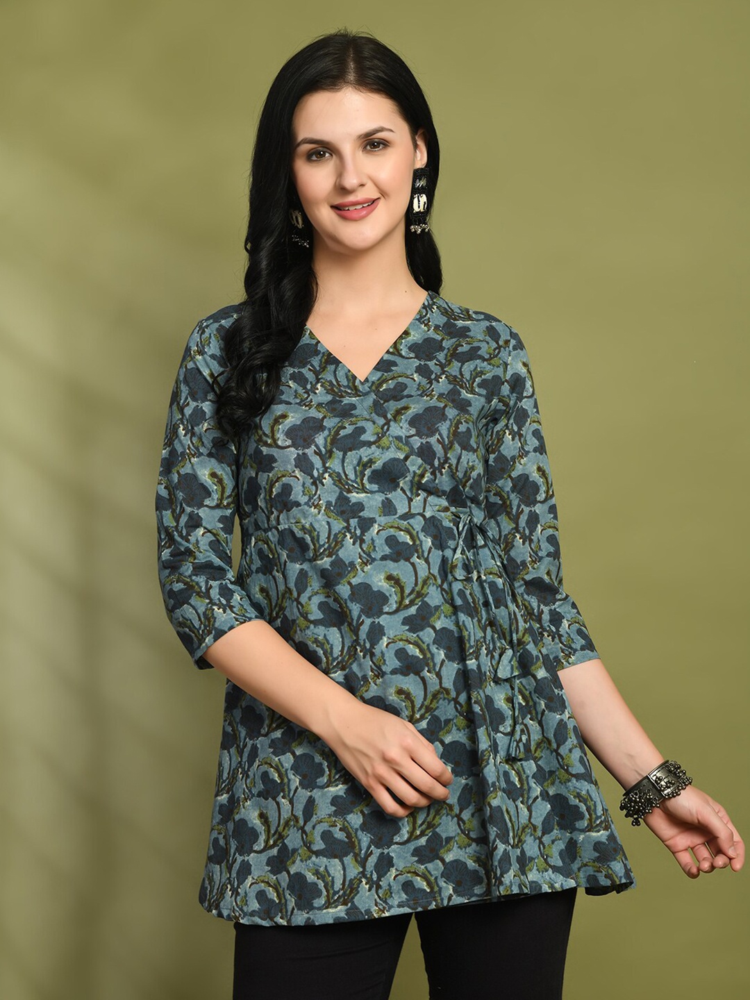 

FERANOID Floral Printed V-Neck Pure Cotton Angrakha A-Line Kurti, Blue