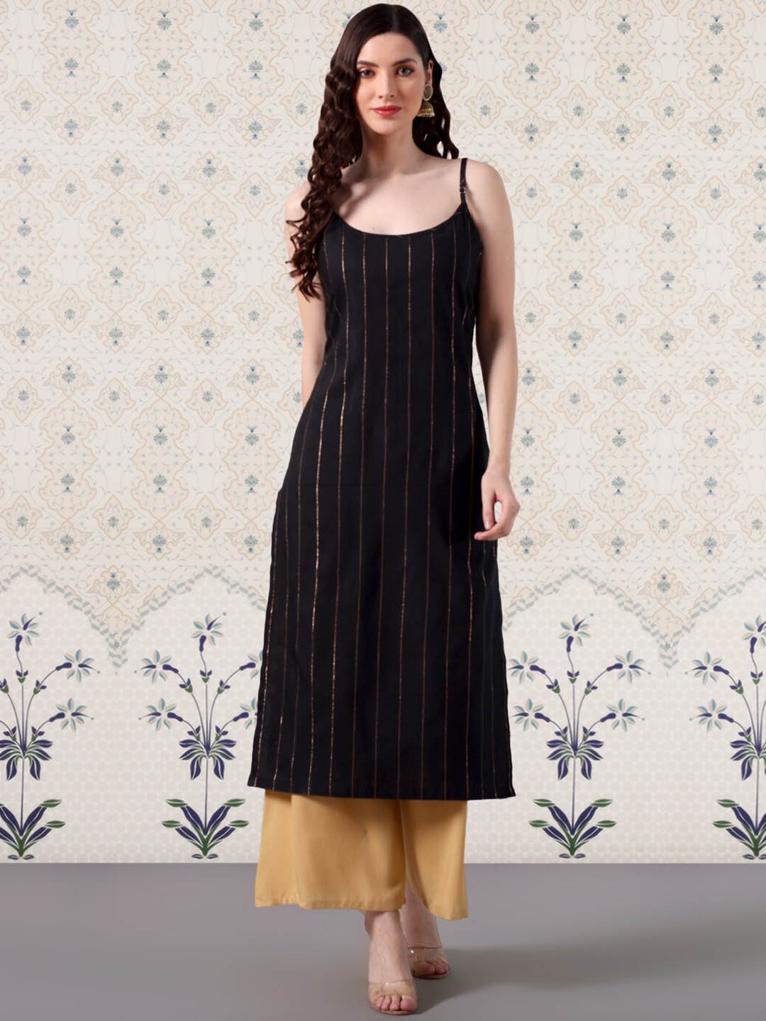 

Ode by House of Pataudi Striped Scoop Neck Sleevesless Cotton Sequinned Kurta, Black