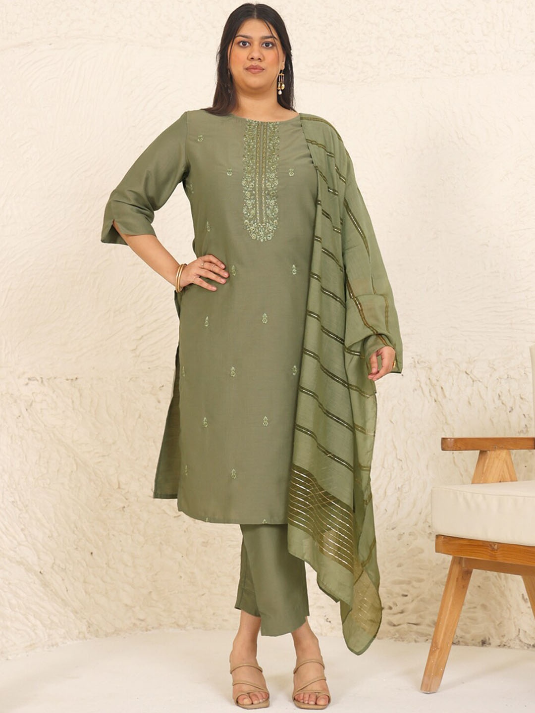

Janasya Plus Size Chinnon Embroidered Straight Kurta Set, Olive